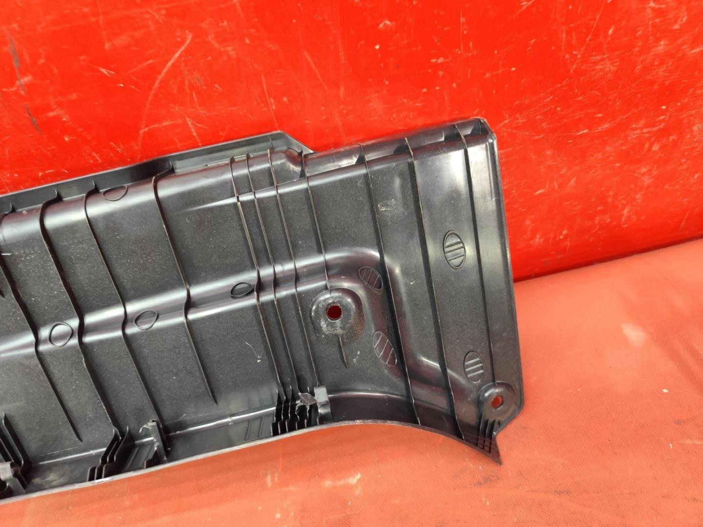 Кожух замка багажника