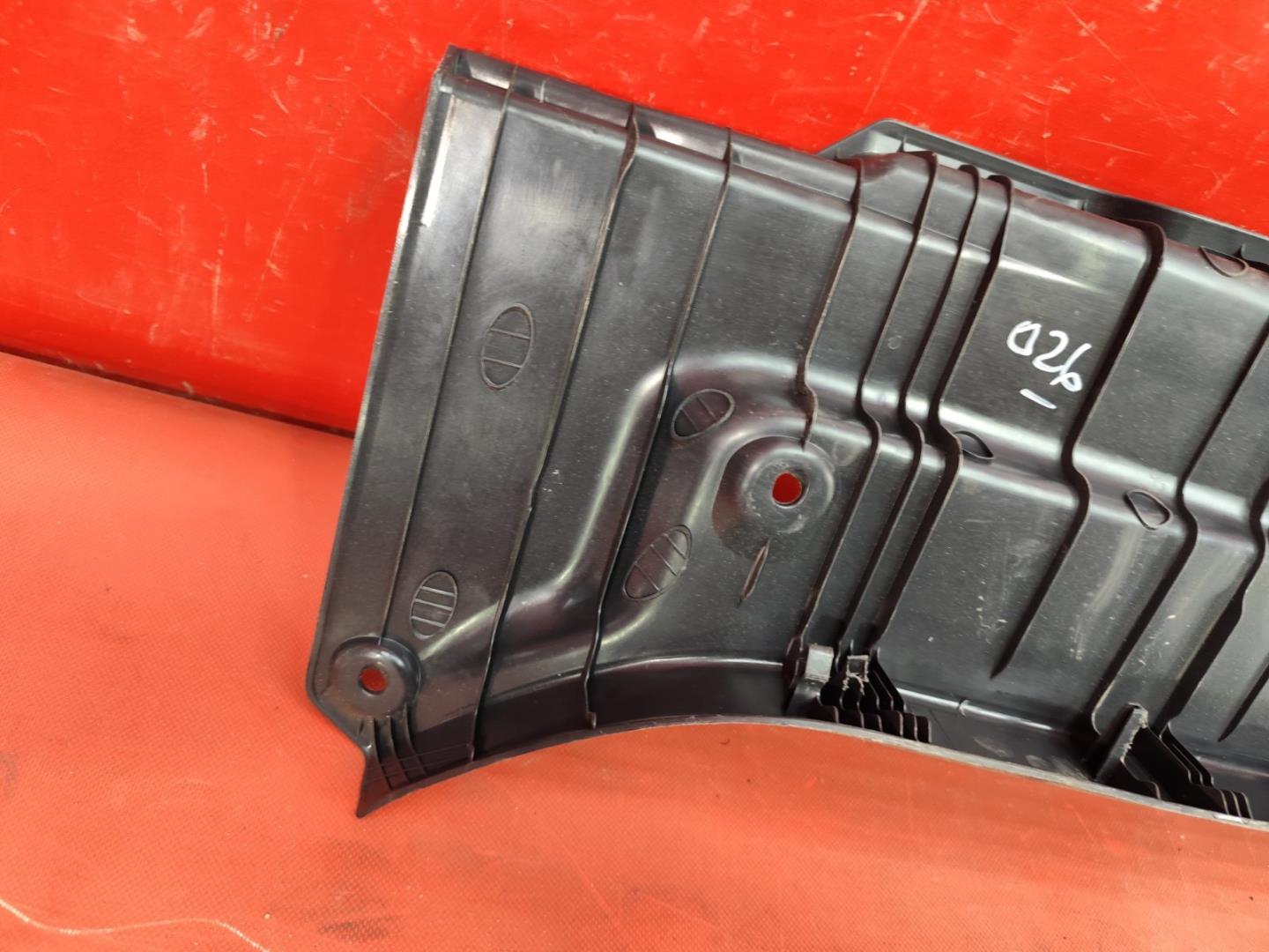 Кожух замка багажника