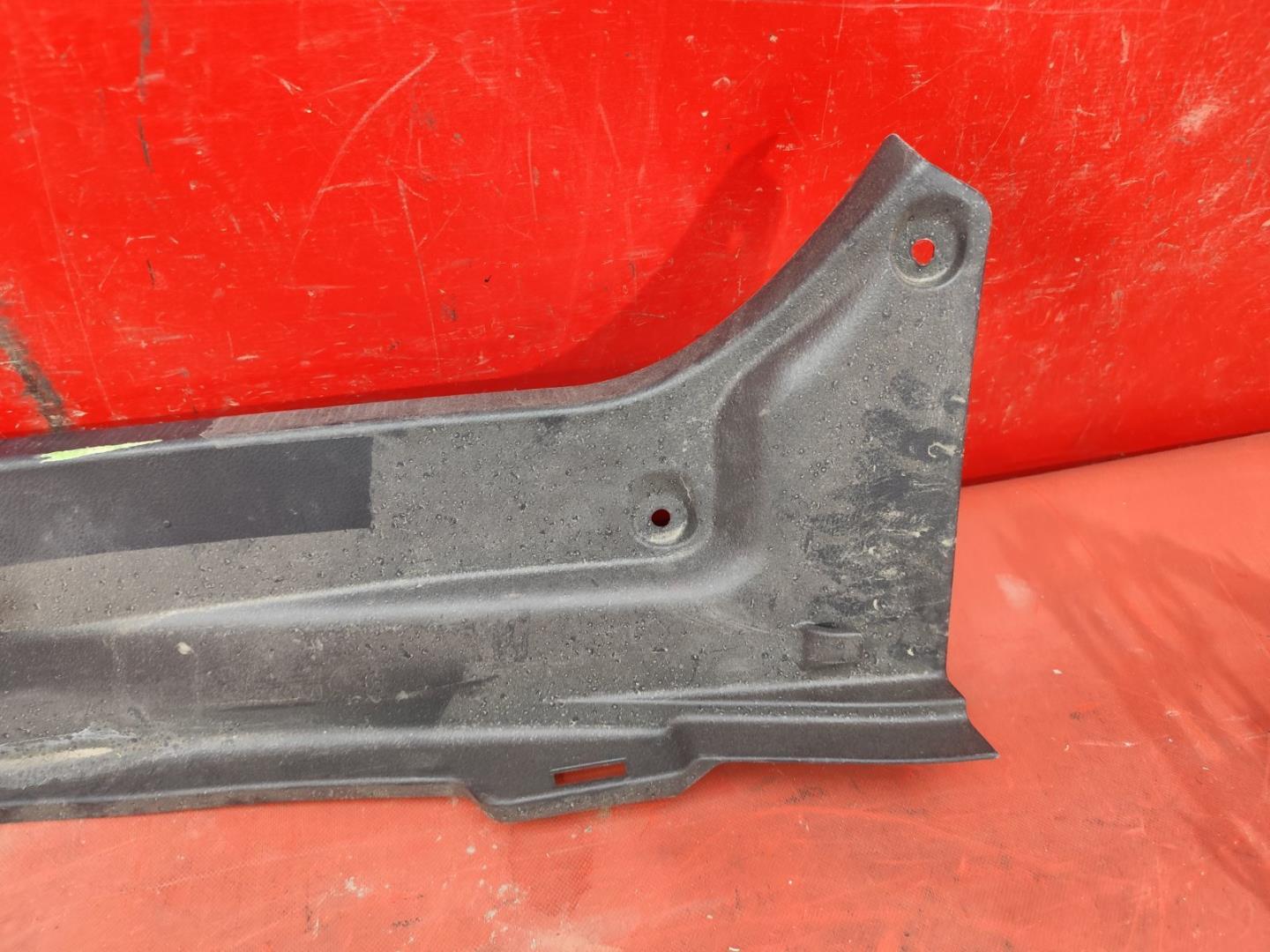 Кожух замка багажника