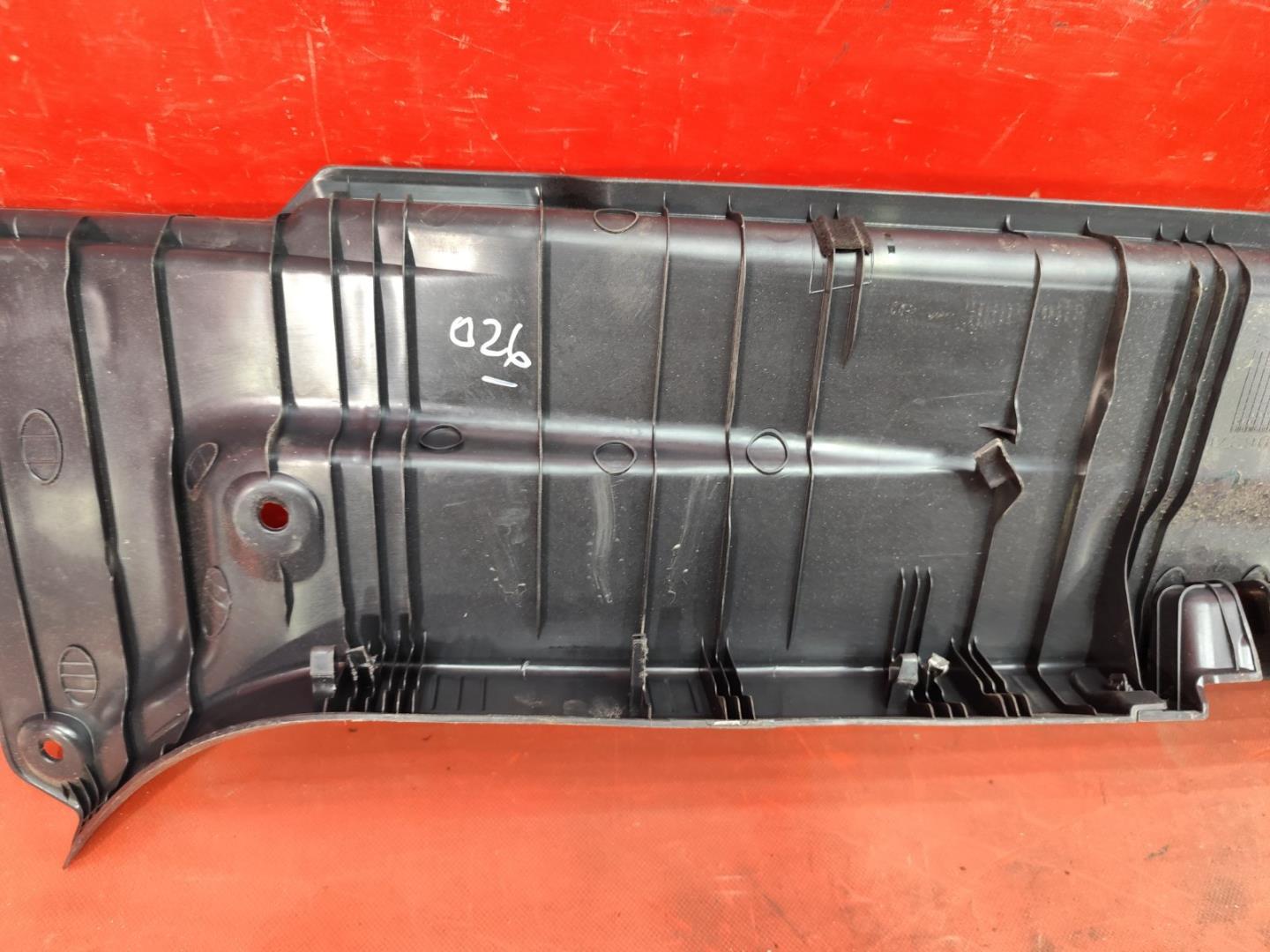 Кожух замка багажника