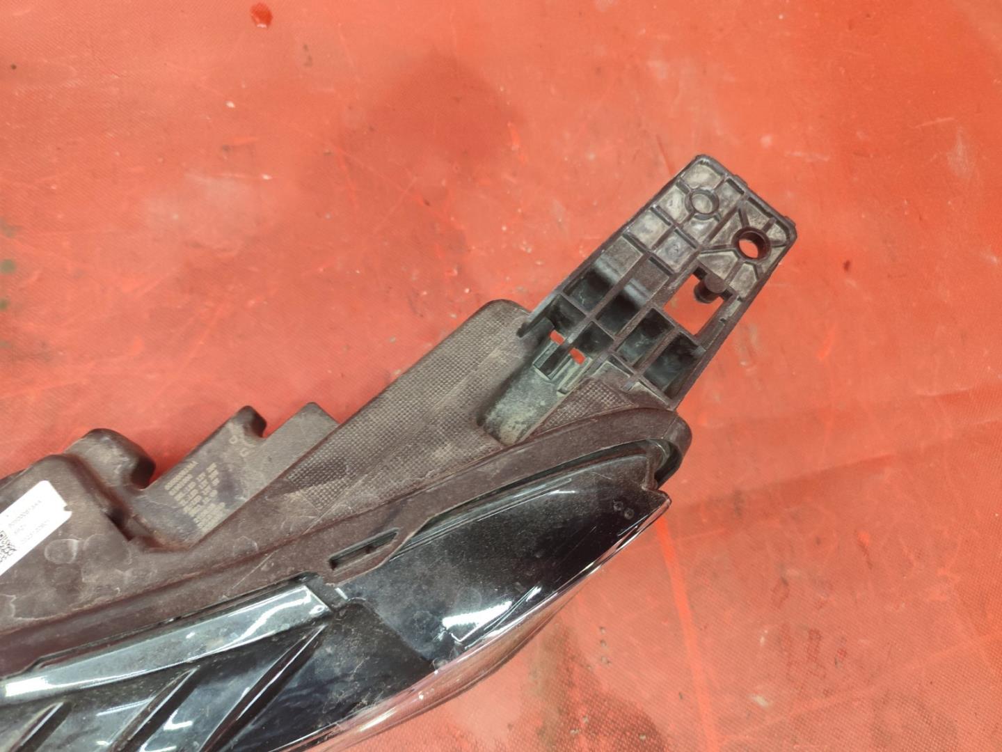 Фара дневного света (ходовые огни)