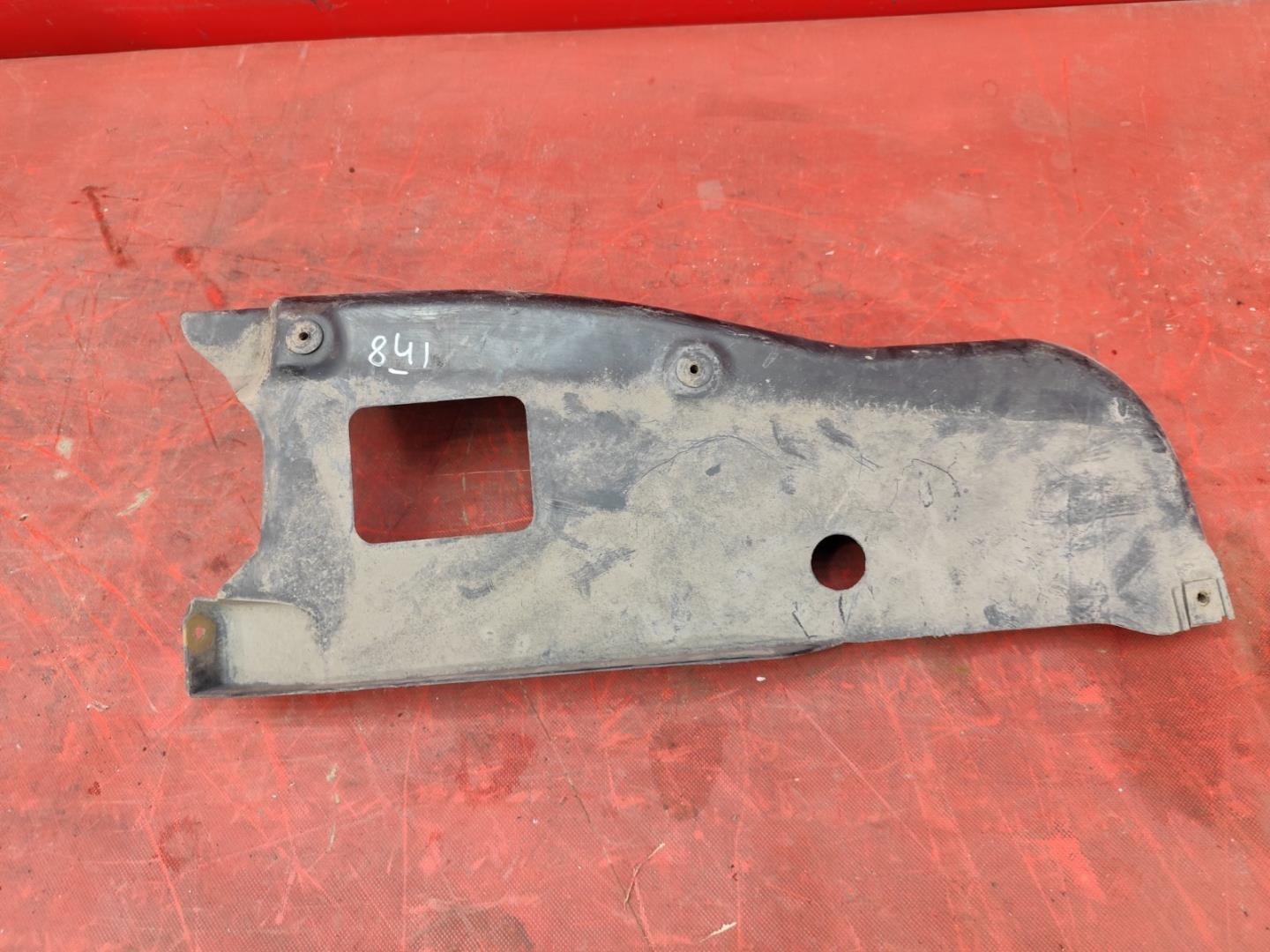 Пыльник переднего бампера