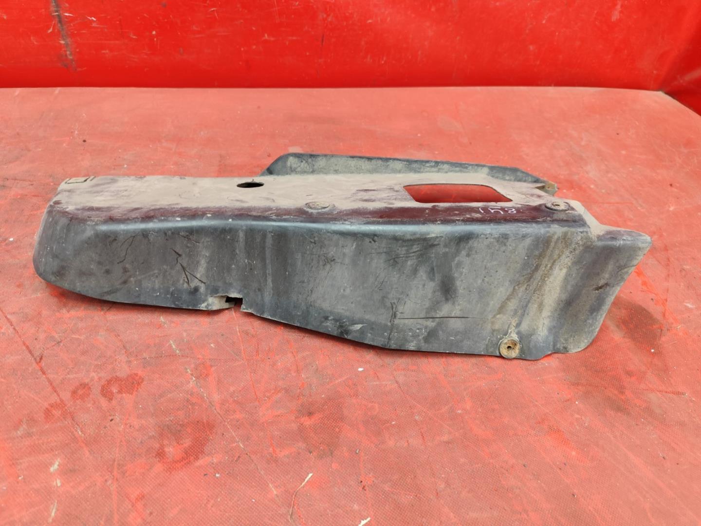 Пыльник переднего бампера