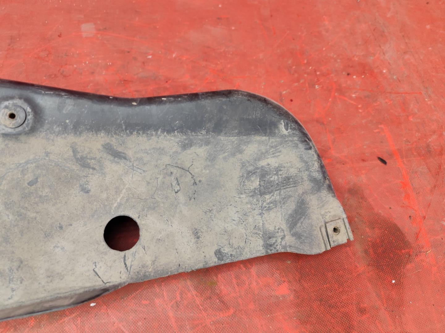 Пыльник переднего бампера