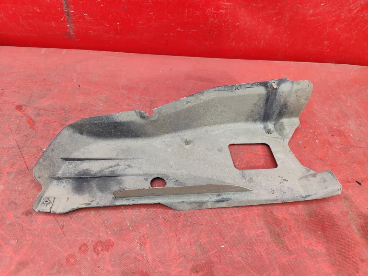 Пыльник переднего бампера