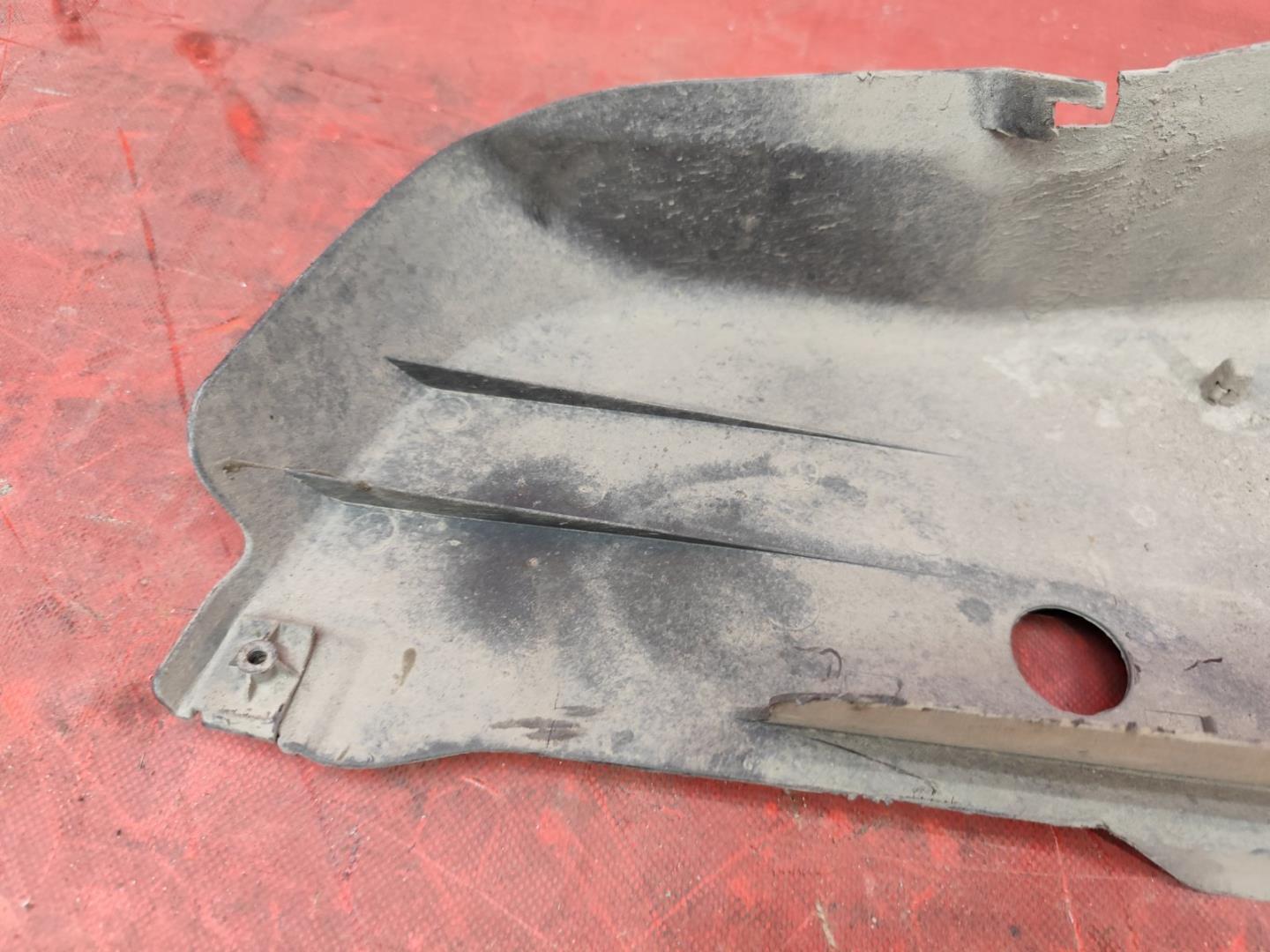 Пыльник переднего бампера