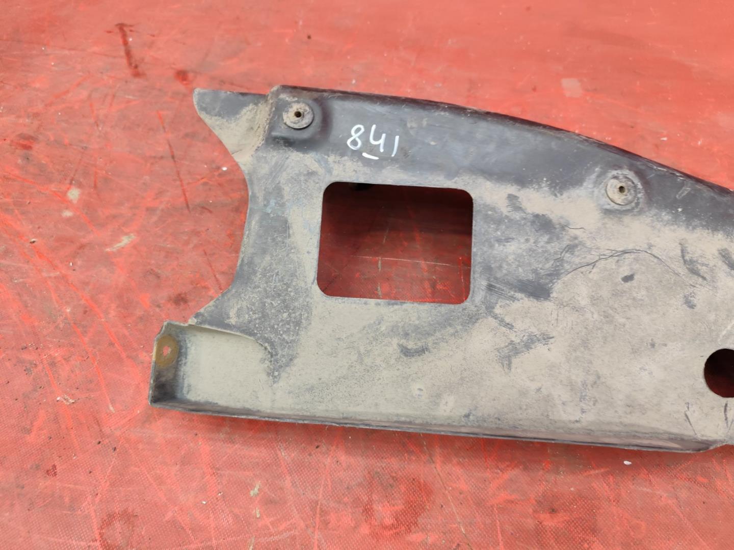 Пыльник переднего бампера