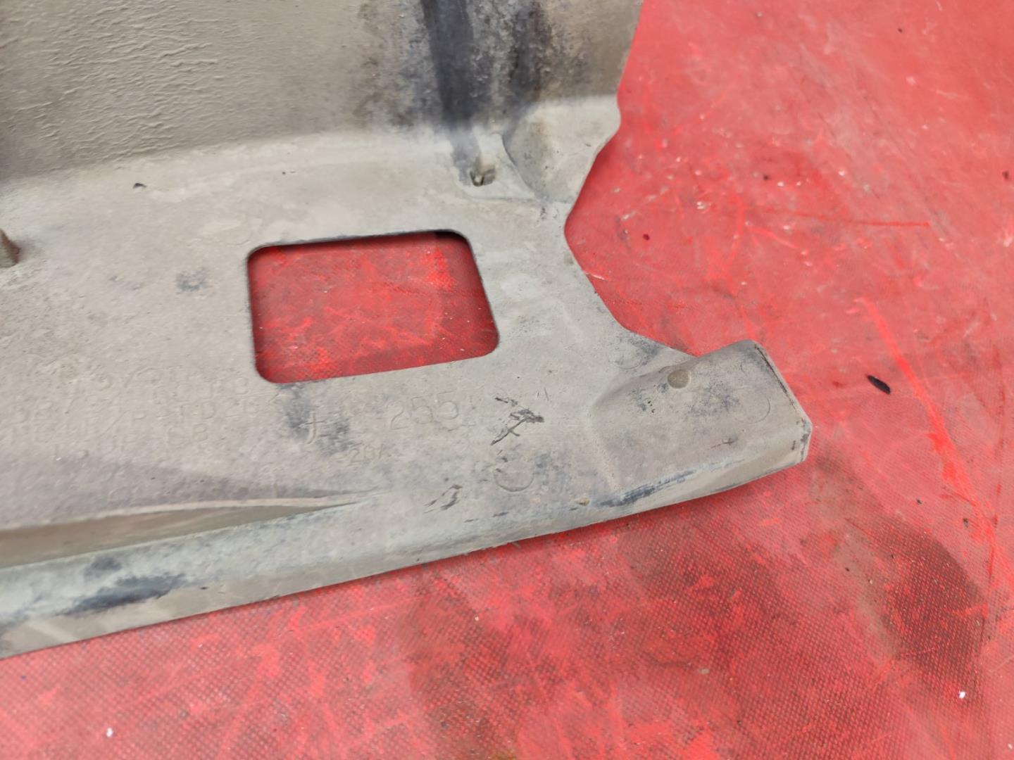 Пыльник переднего бампера