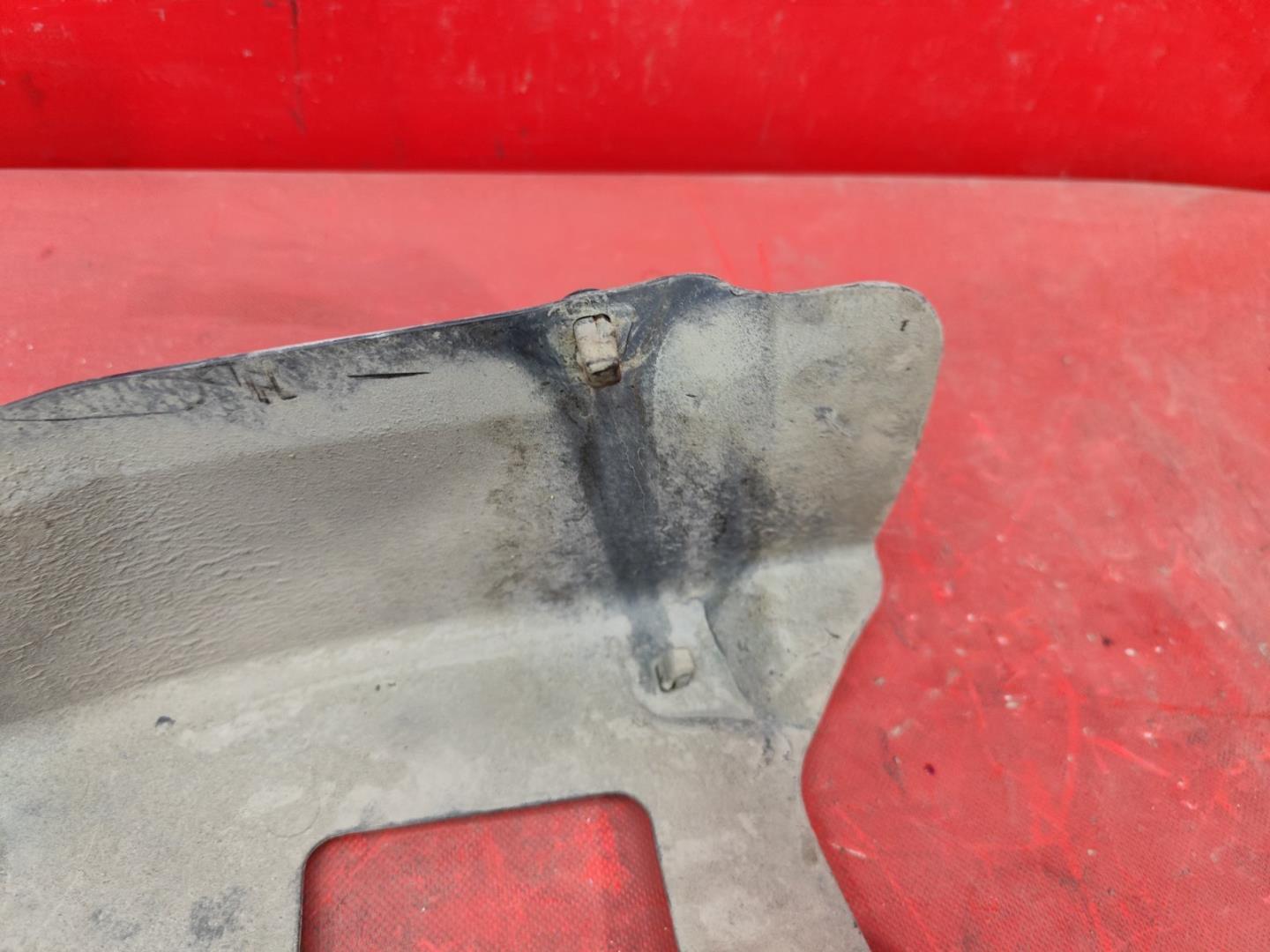 Пыльник переднего бампера