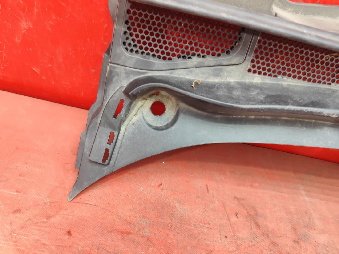 Решетка стеклоочистителей (Жабо)