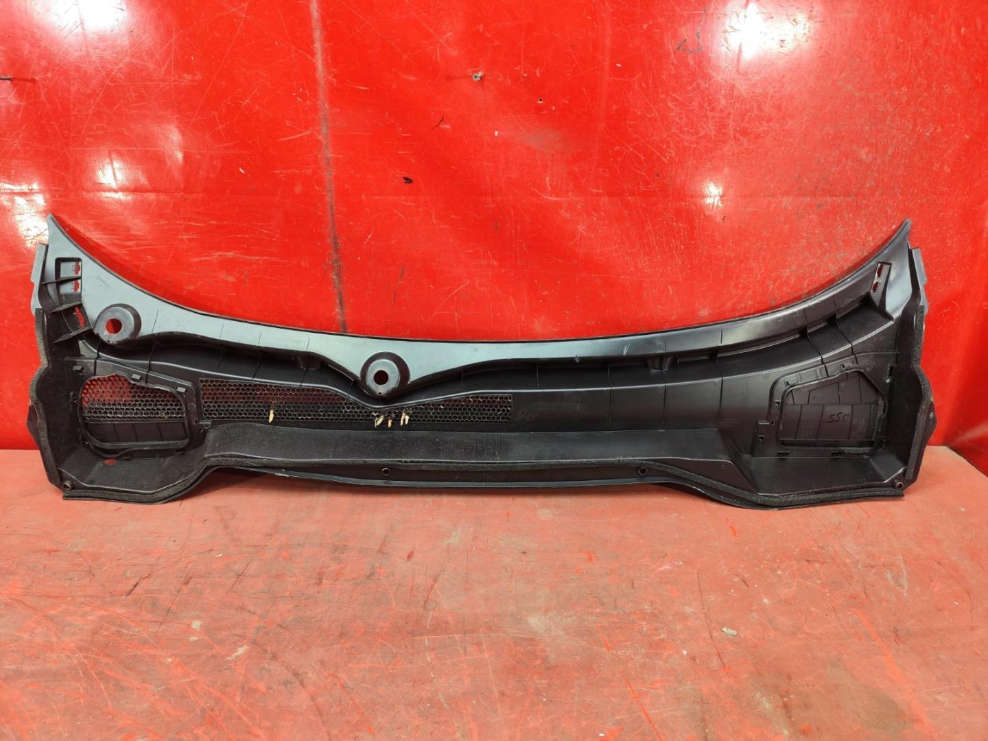 Решетка стеклоочистителей (Жабо)