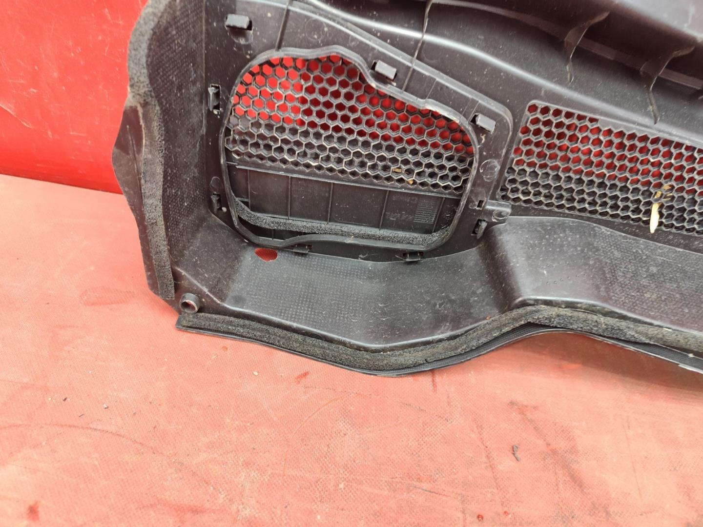 Решетка стеклоочистителей (Жабо)