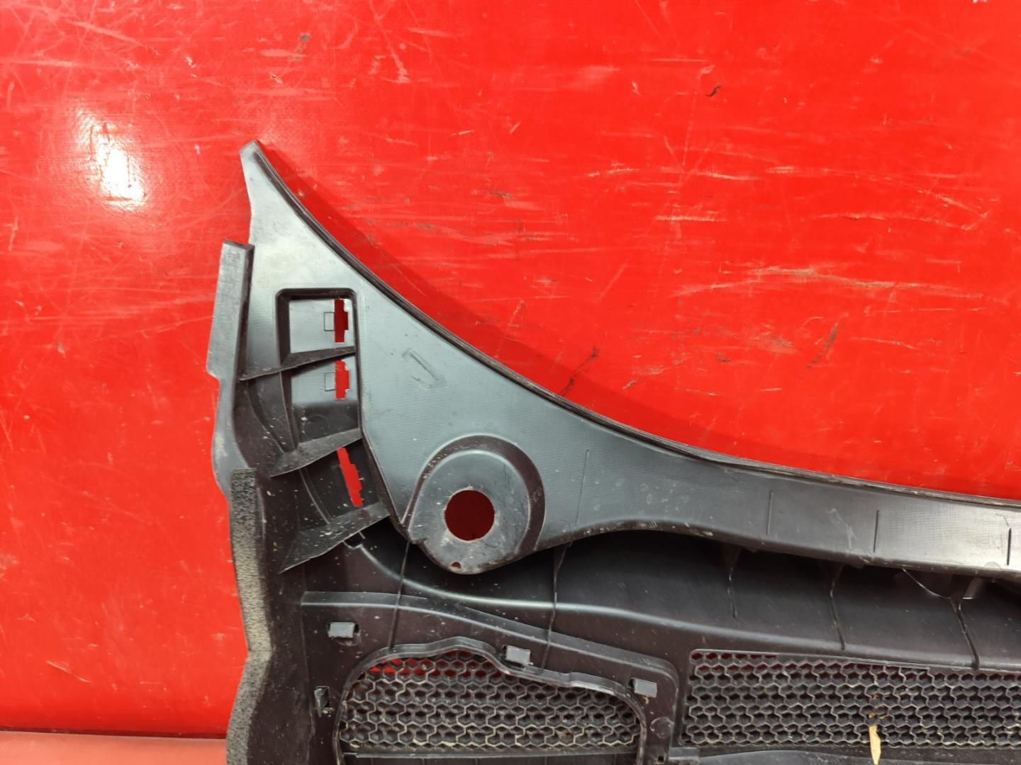 Решетка стеклоочистителей (Жабо)