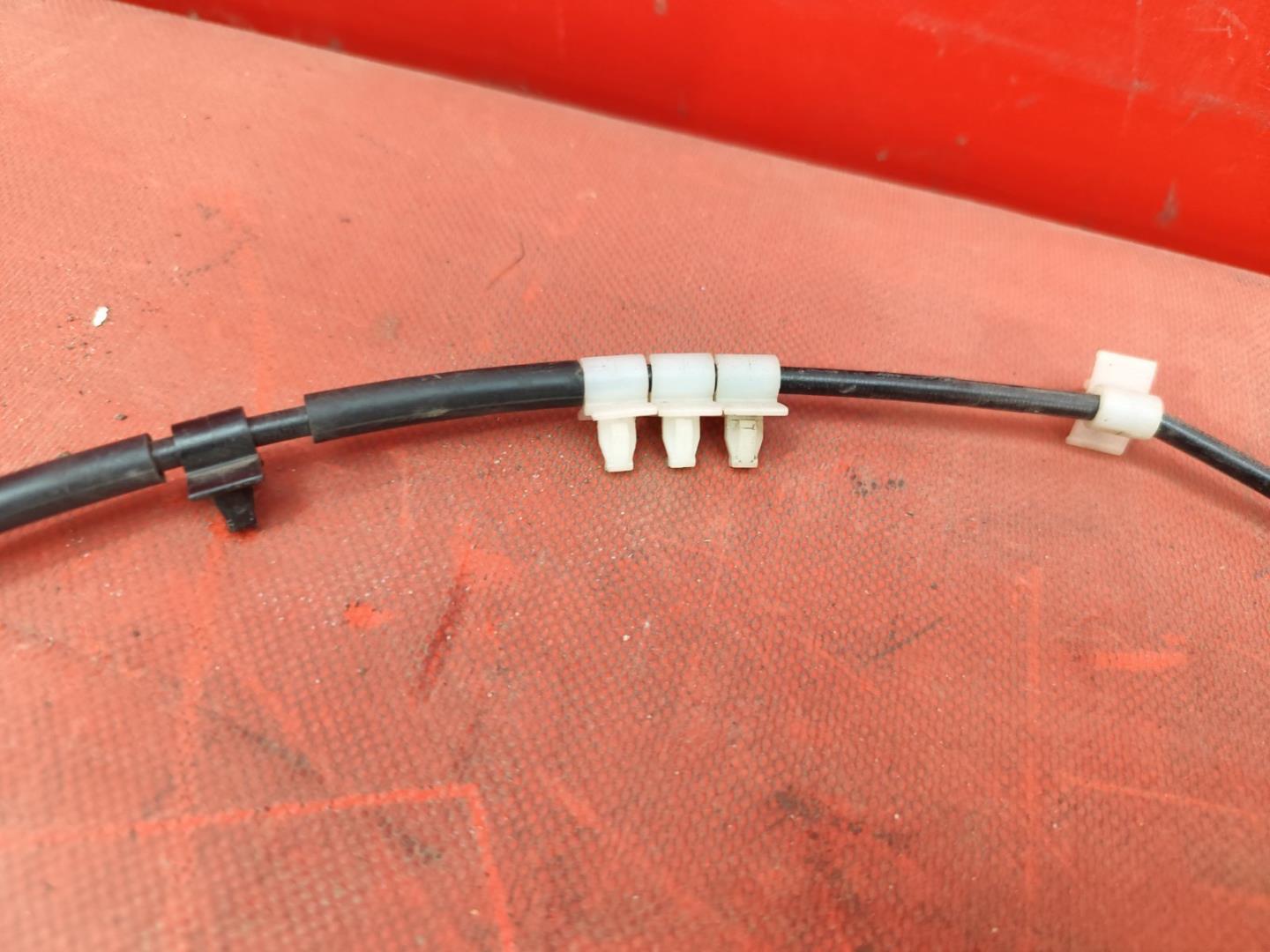 Трос открывания капота