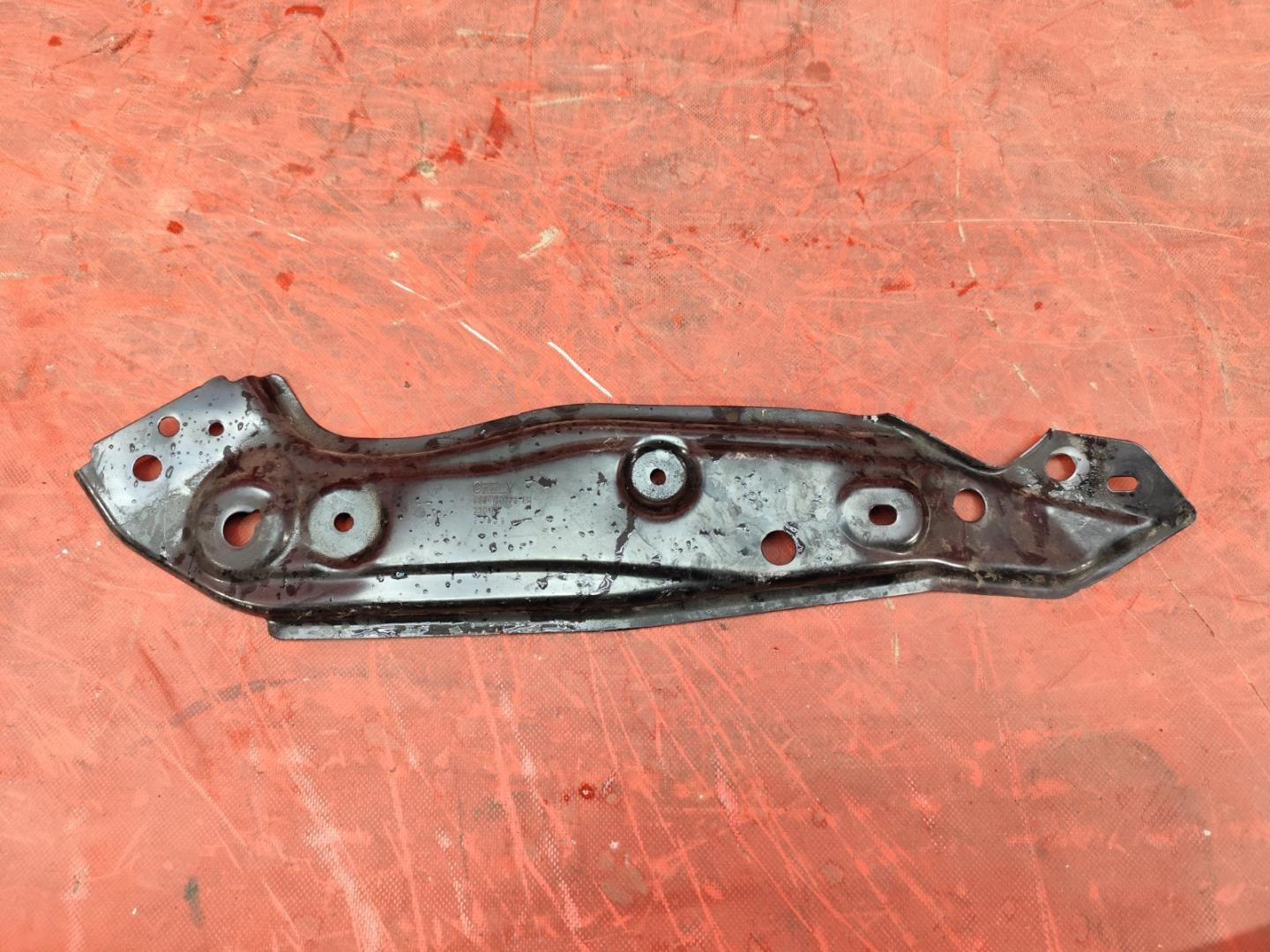 Кронштейн крепления фары