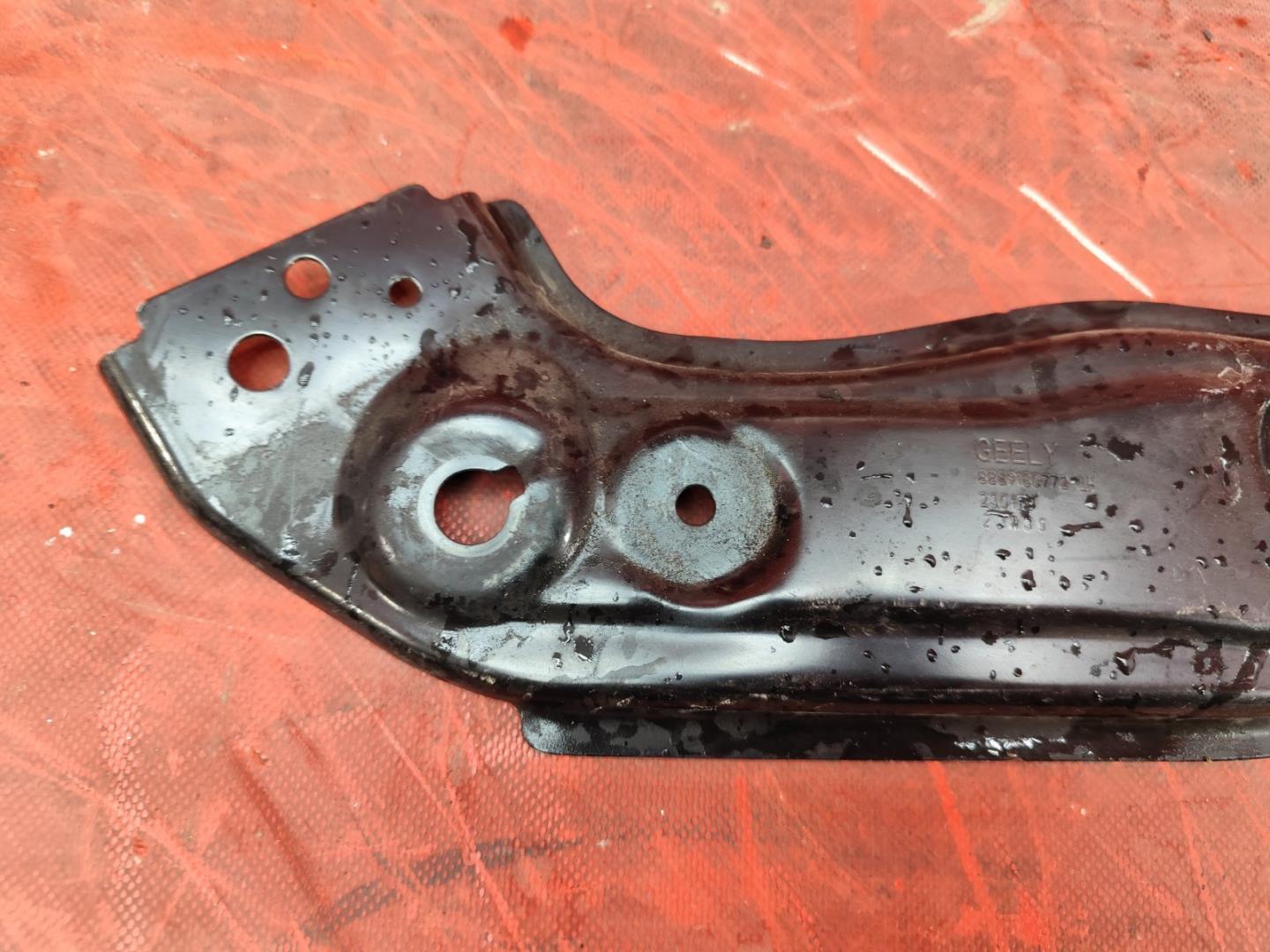 Кронштейн крепления фары