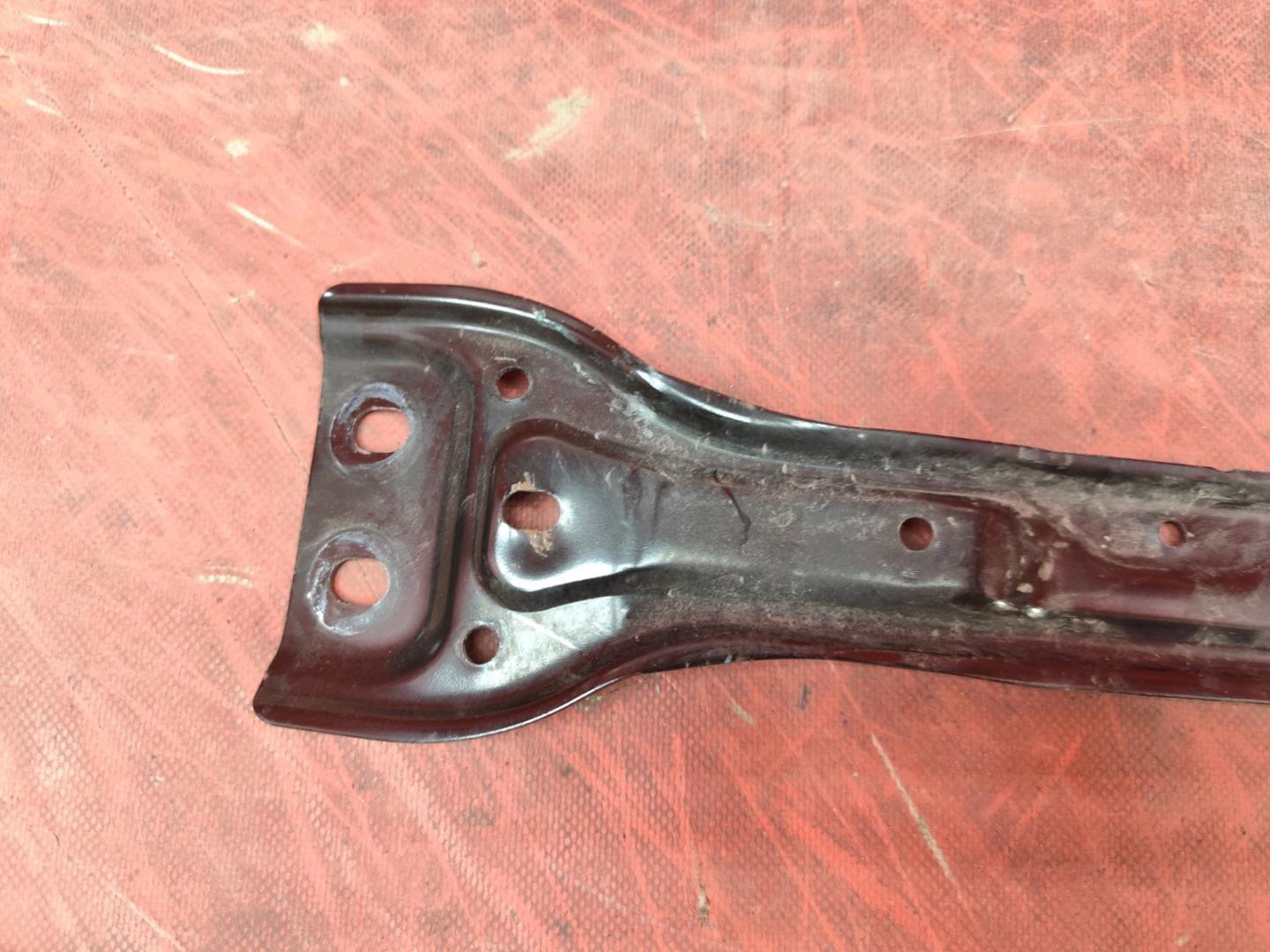 Кронштейн замка капота