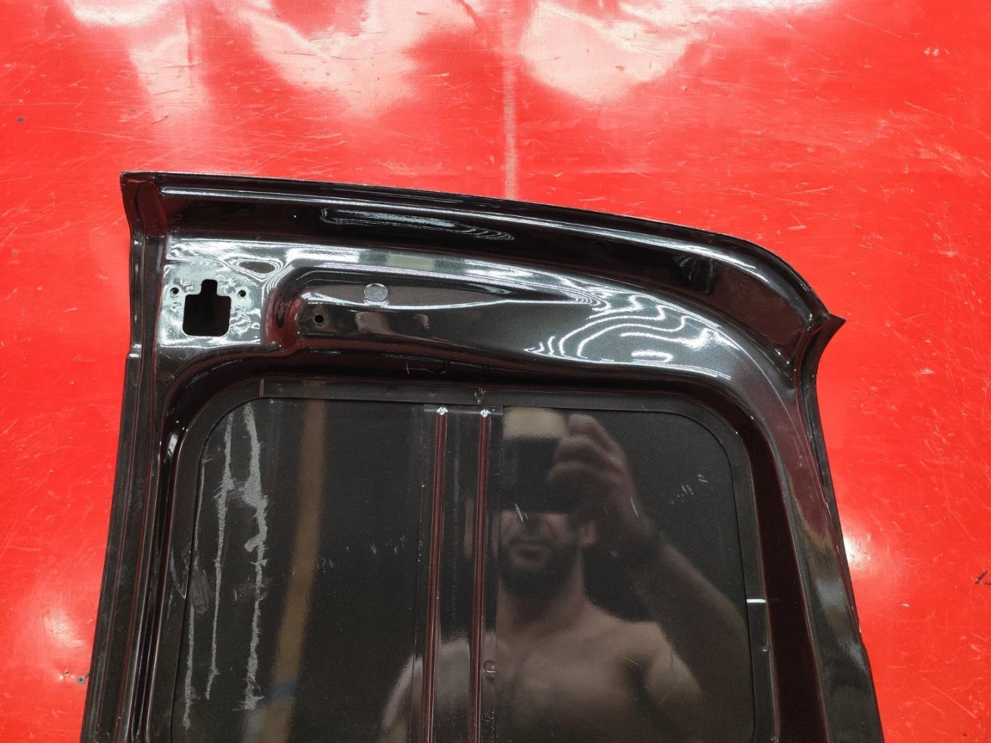 Дверь багажника