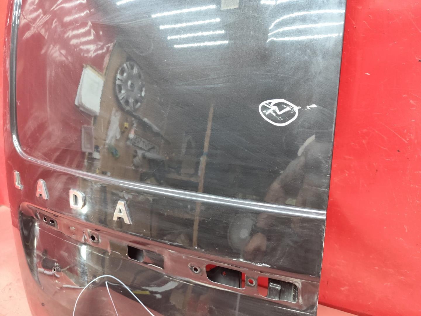 Дверь багажника