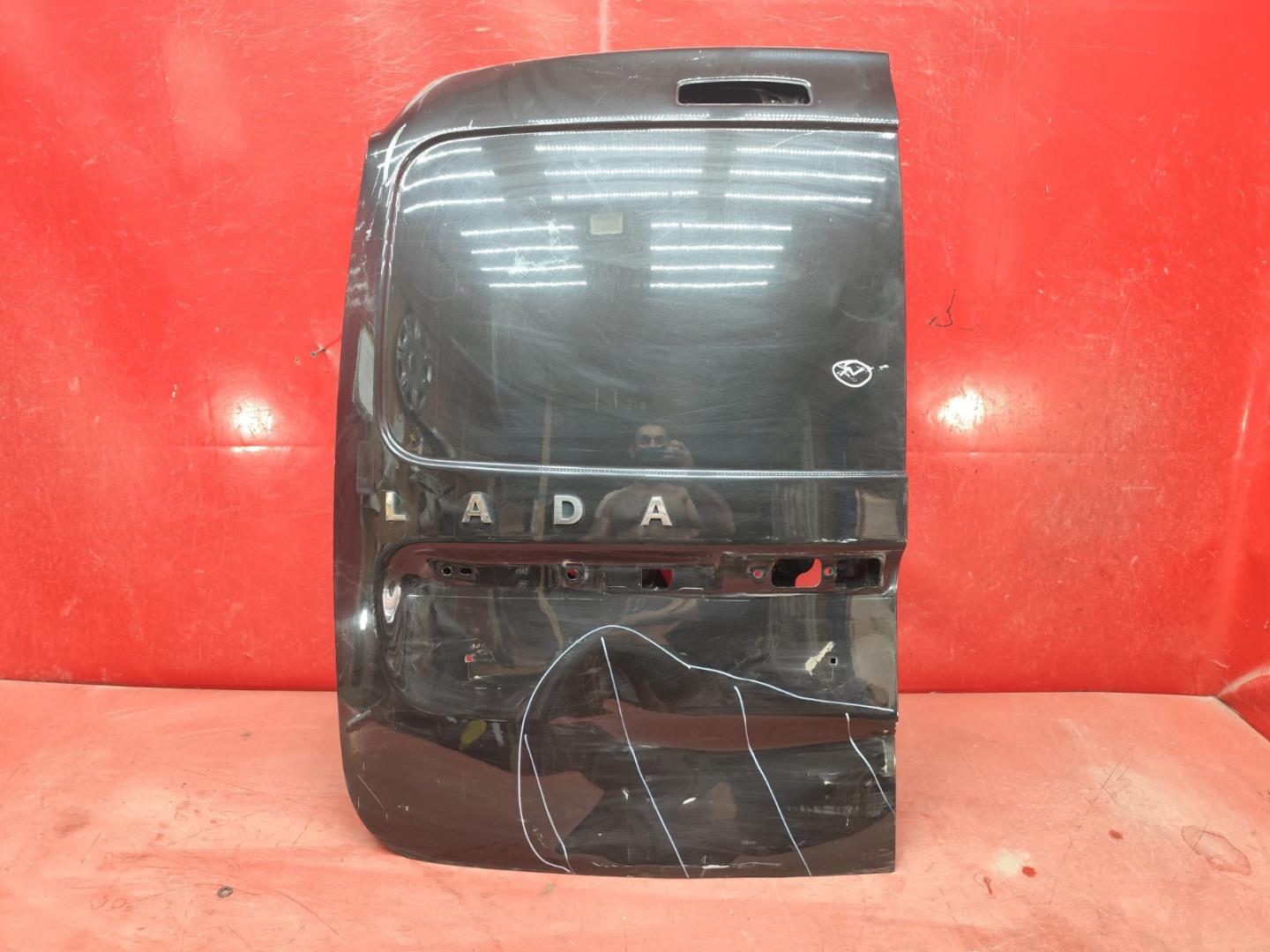 Дверь багажника