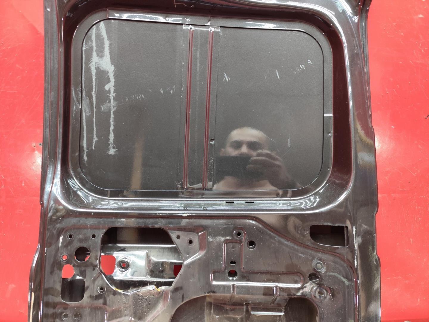 Дверь багажника