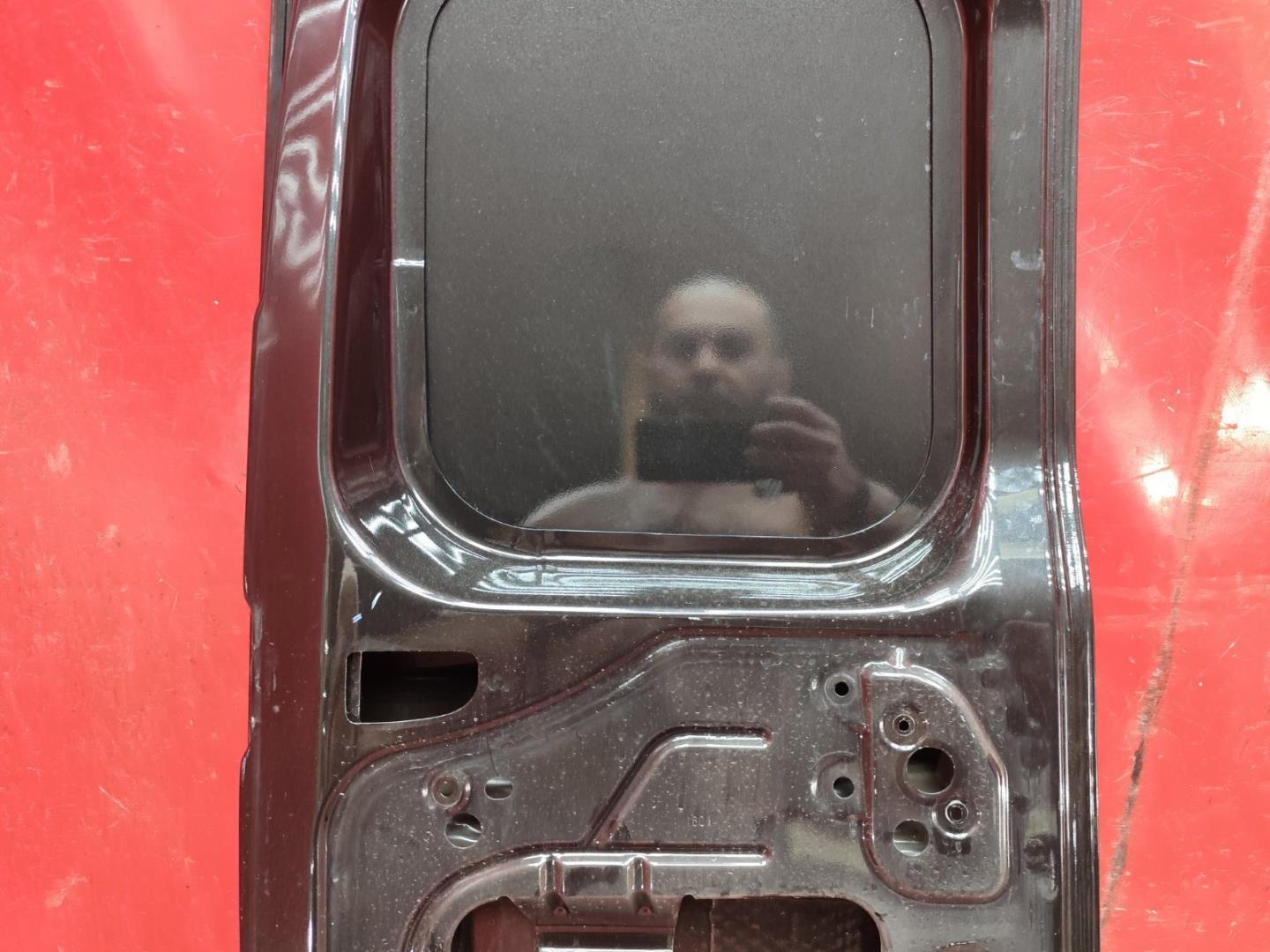 Дверь багажника