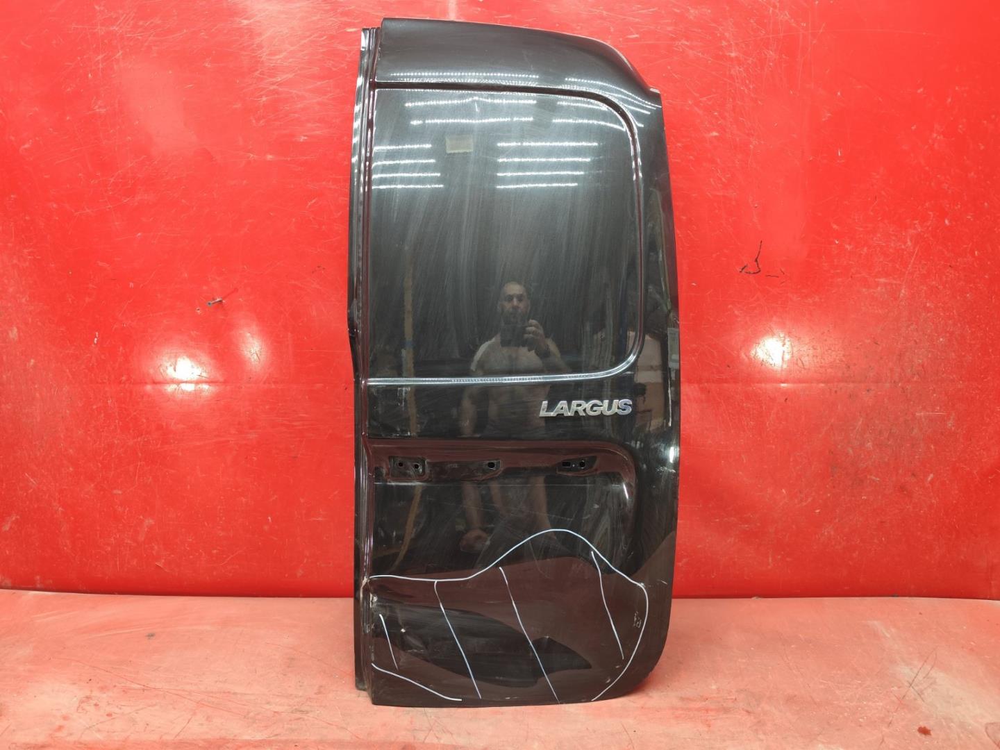 Дверь багажника