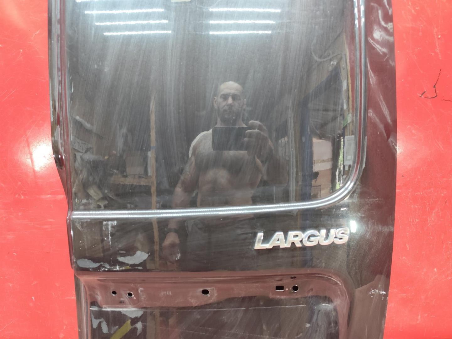 Дверь багажника