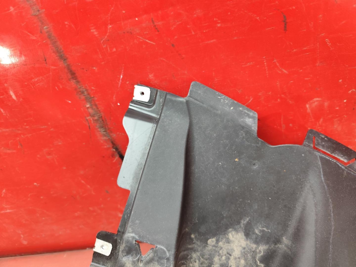 Пыльник переднего бампера