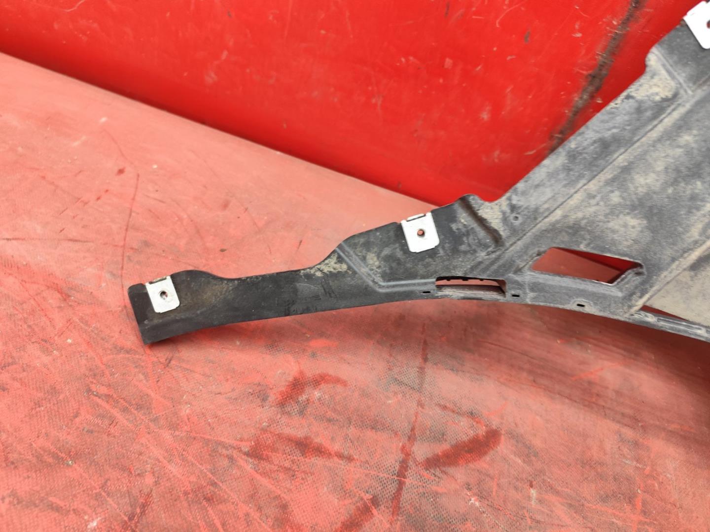 Пыльник переднего бампера