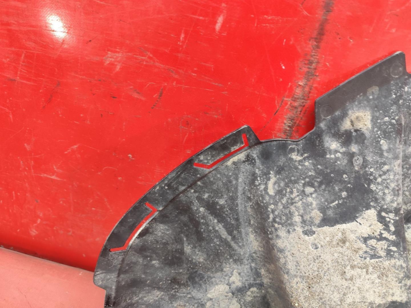 Пыльник переднего бампера