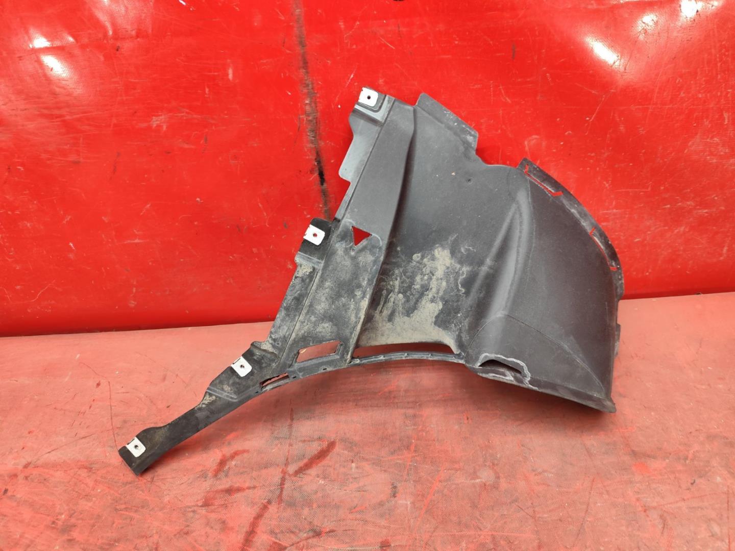 Пыльник переднего бампера