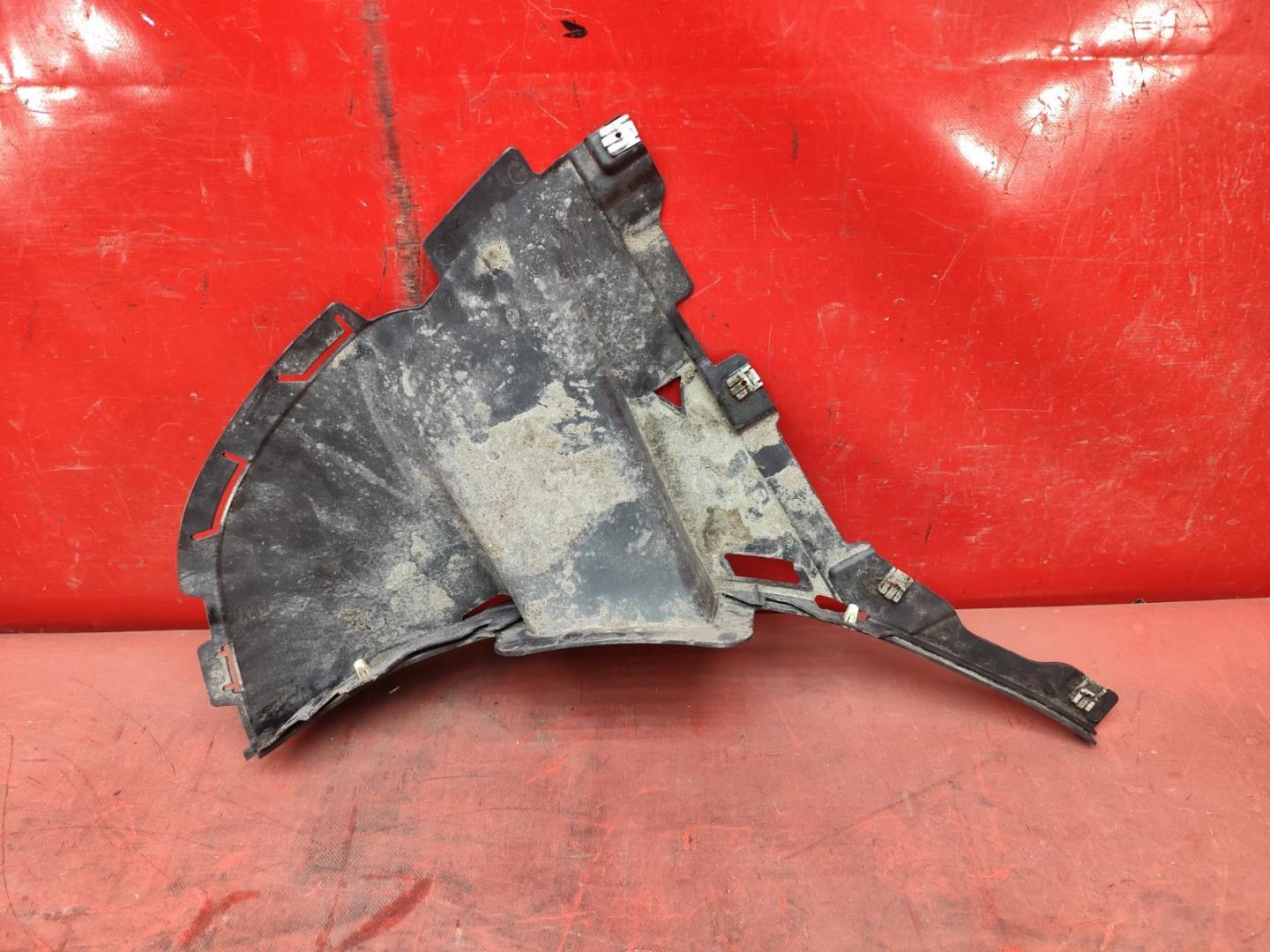 Пыльник переднего бампера