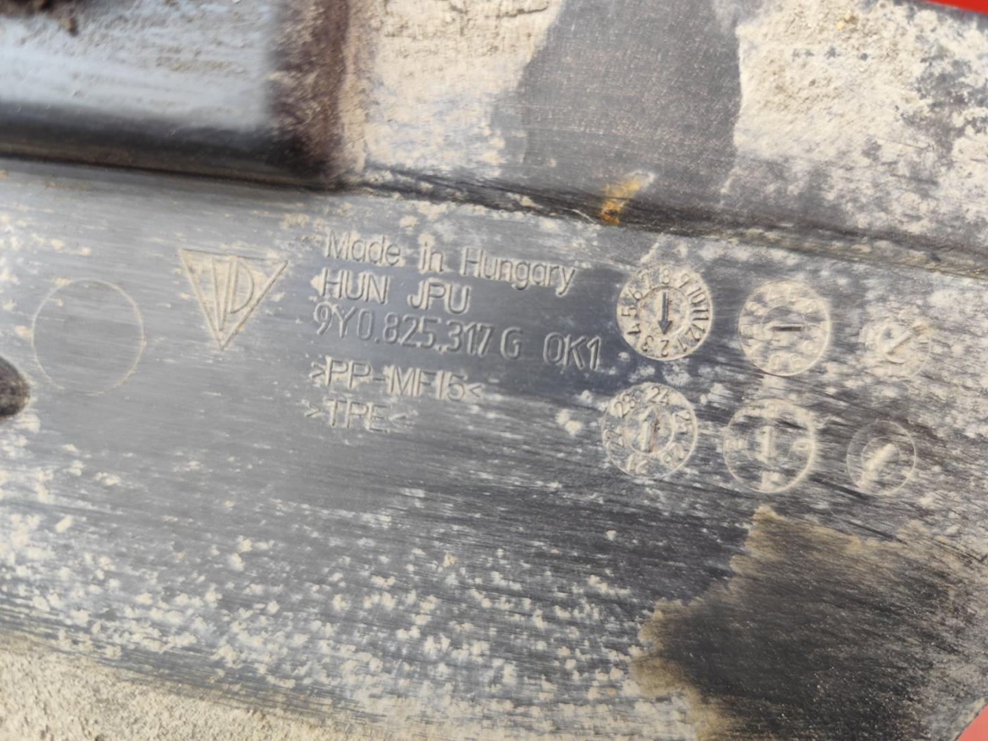 Пыльник переднего бампера