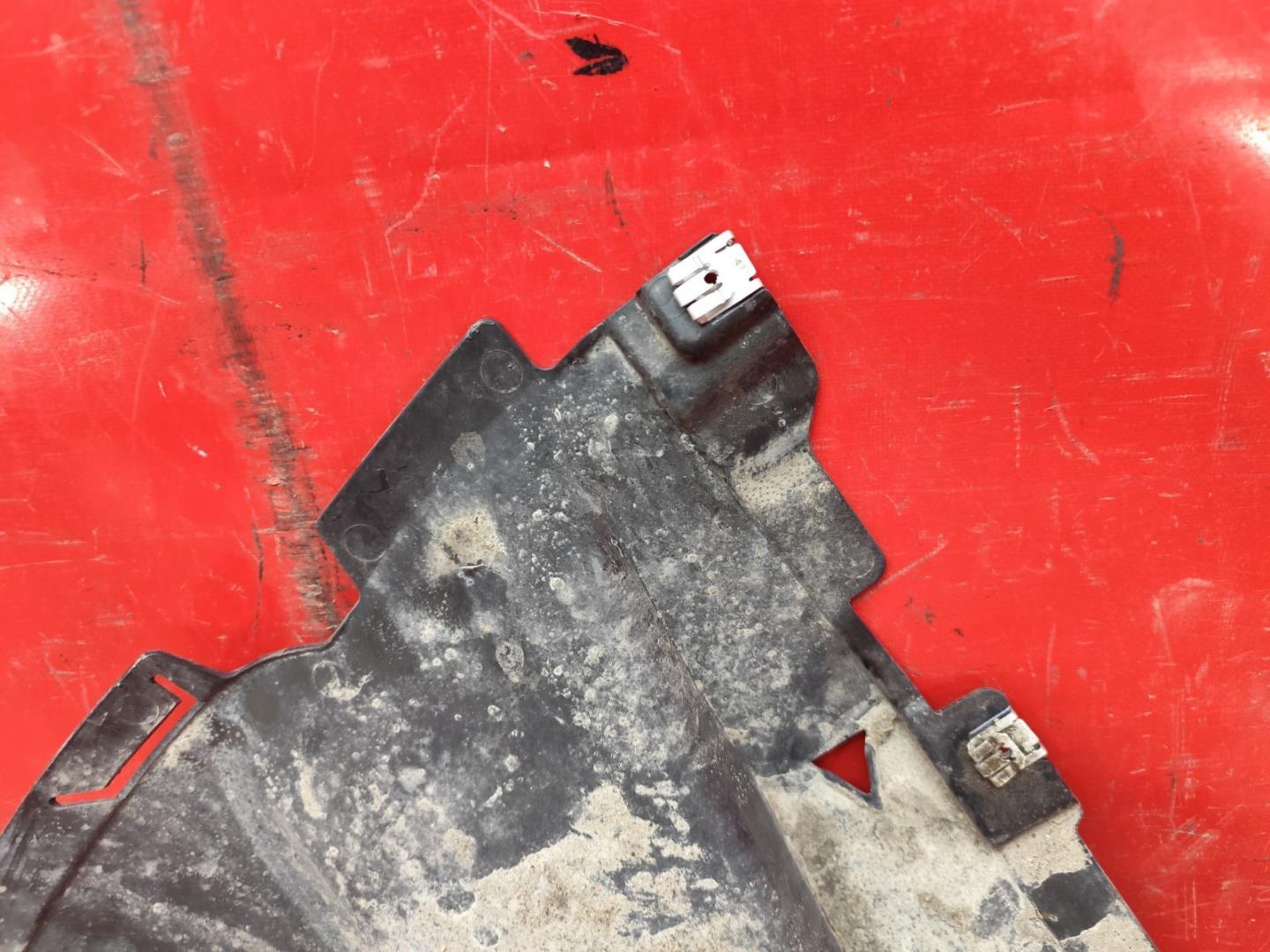 Пыльник переднего бампера