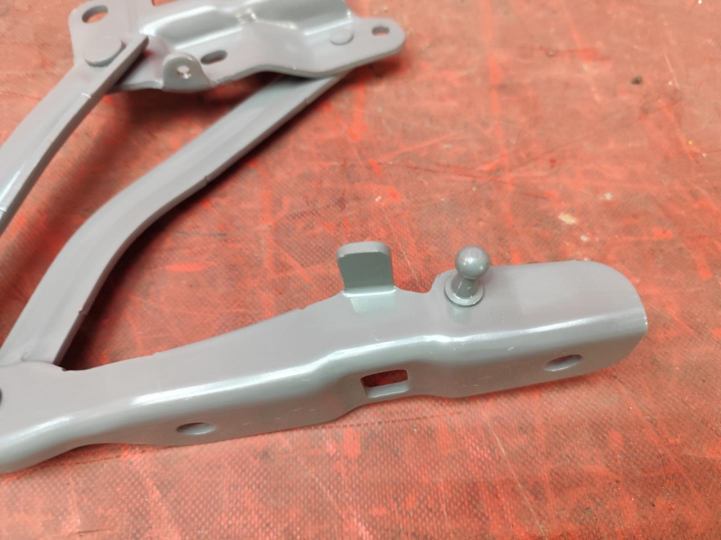 Петля капота