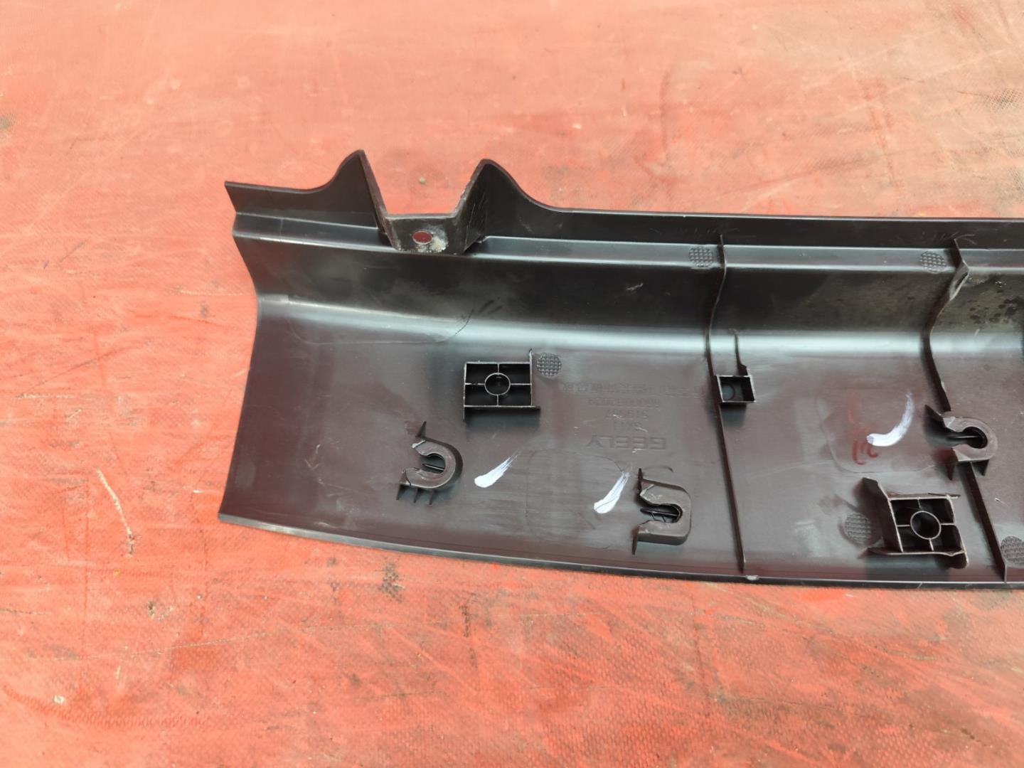 Кожух замка багажника