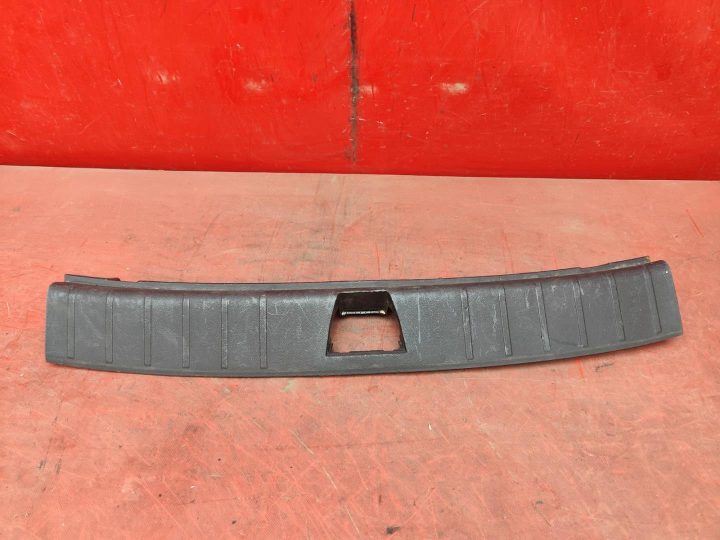 Кожух замка багажника