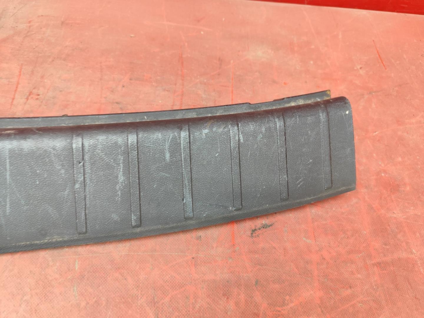 Кожух замка багажника