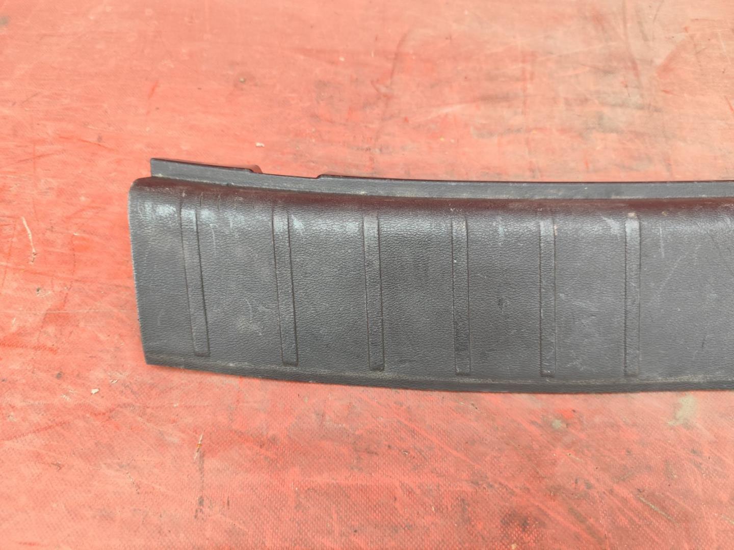 Кожух замка багажника