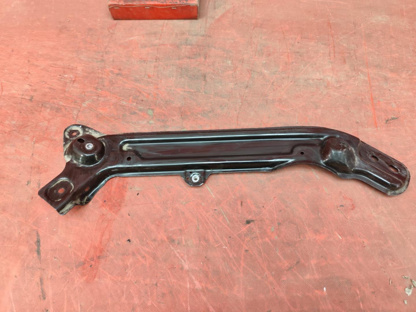 Кронштейн крепления фары