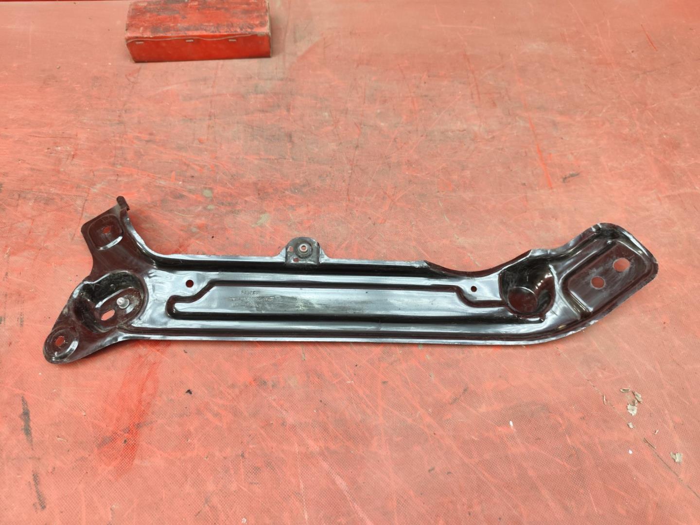 Кронштейн крепления фары