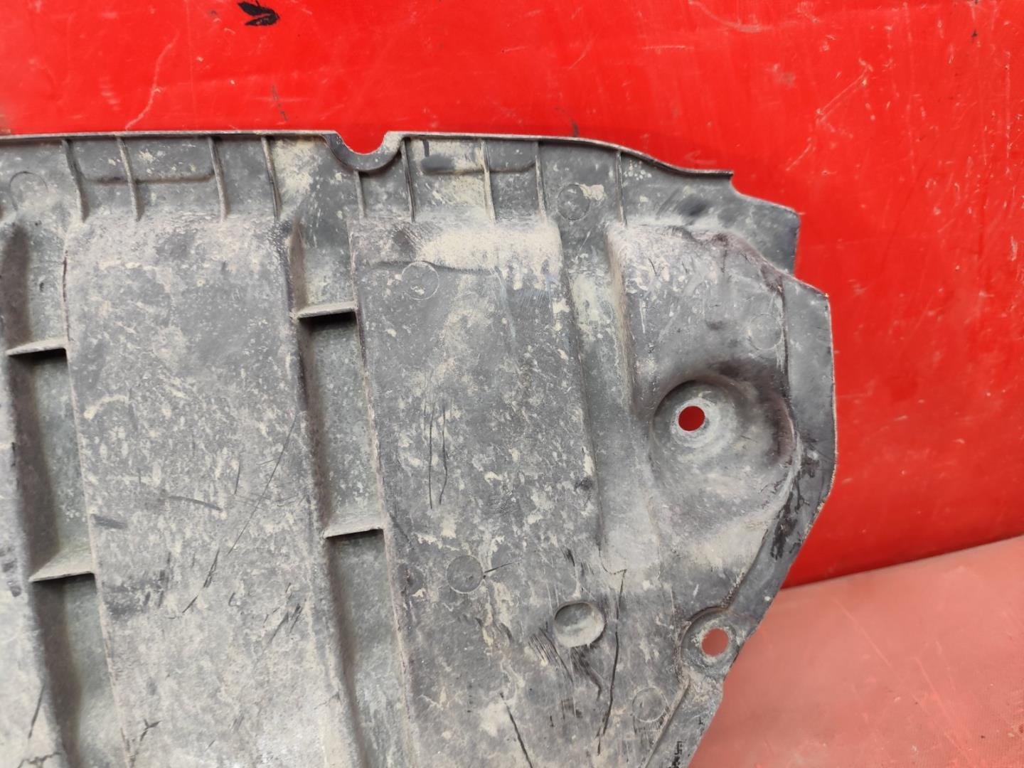 Пыльник переднего бампера