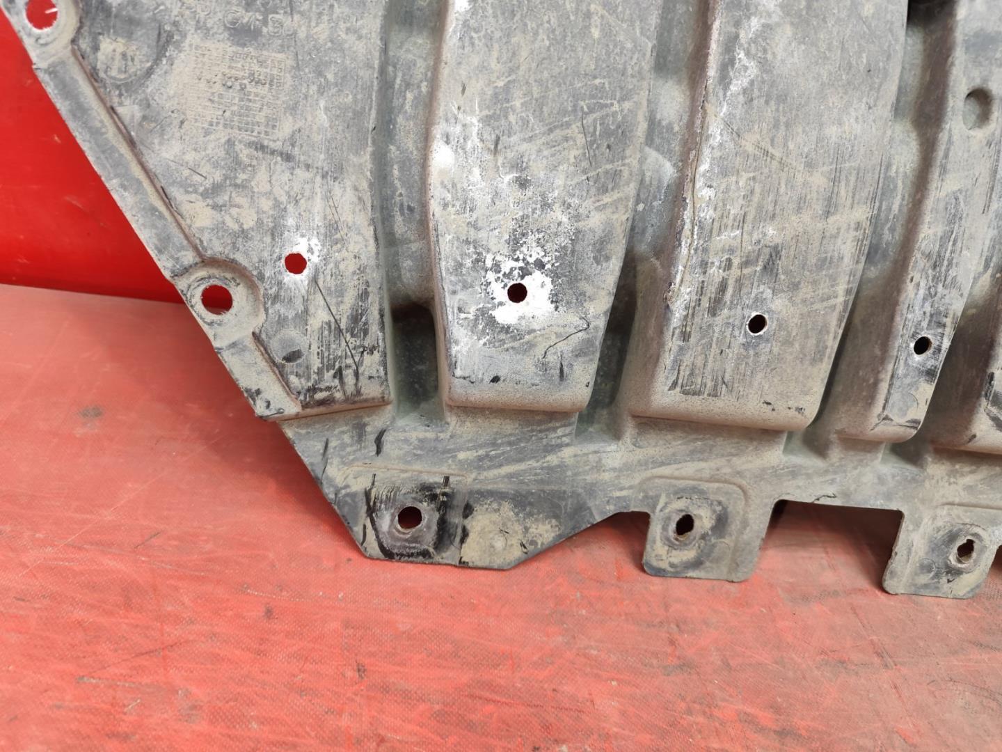 Пыльник переднего бампера