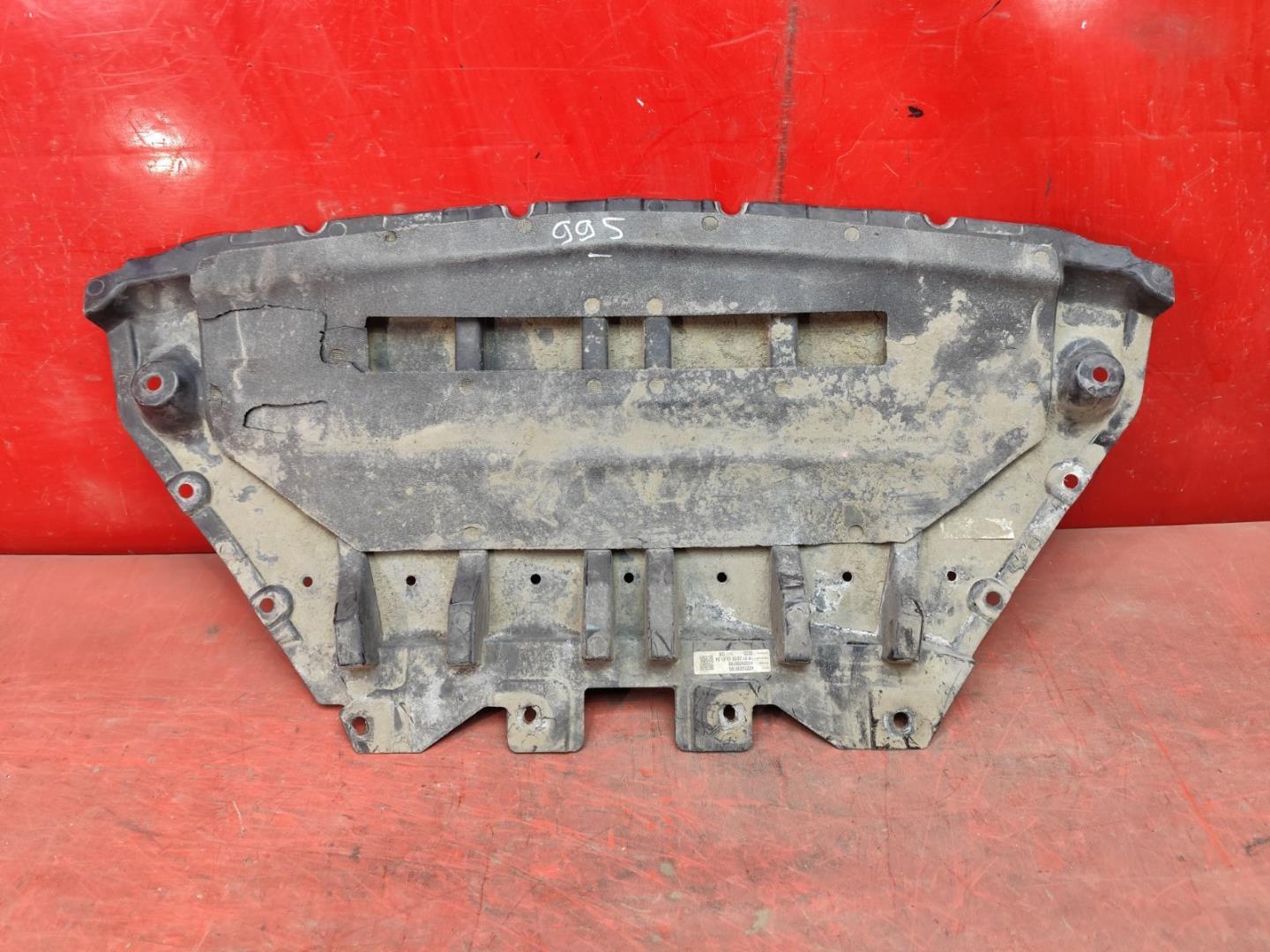 Пыльник переднего бампера