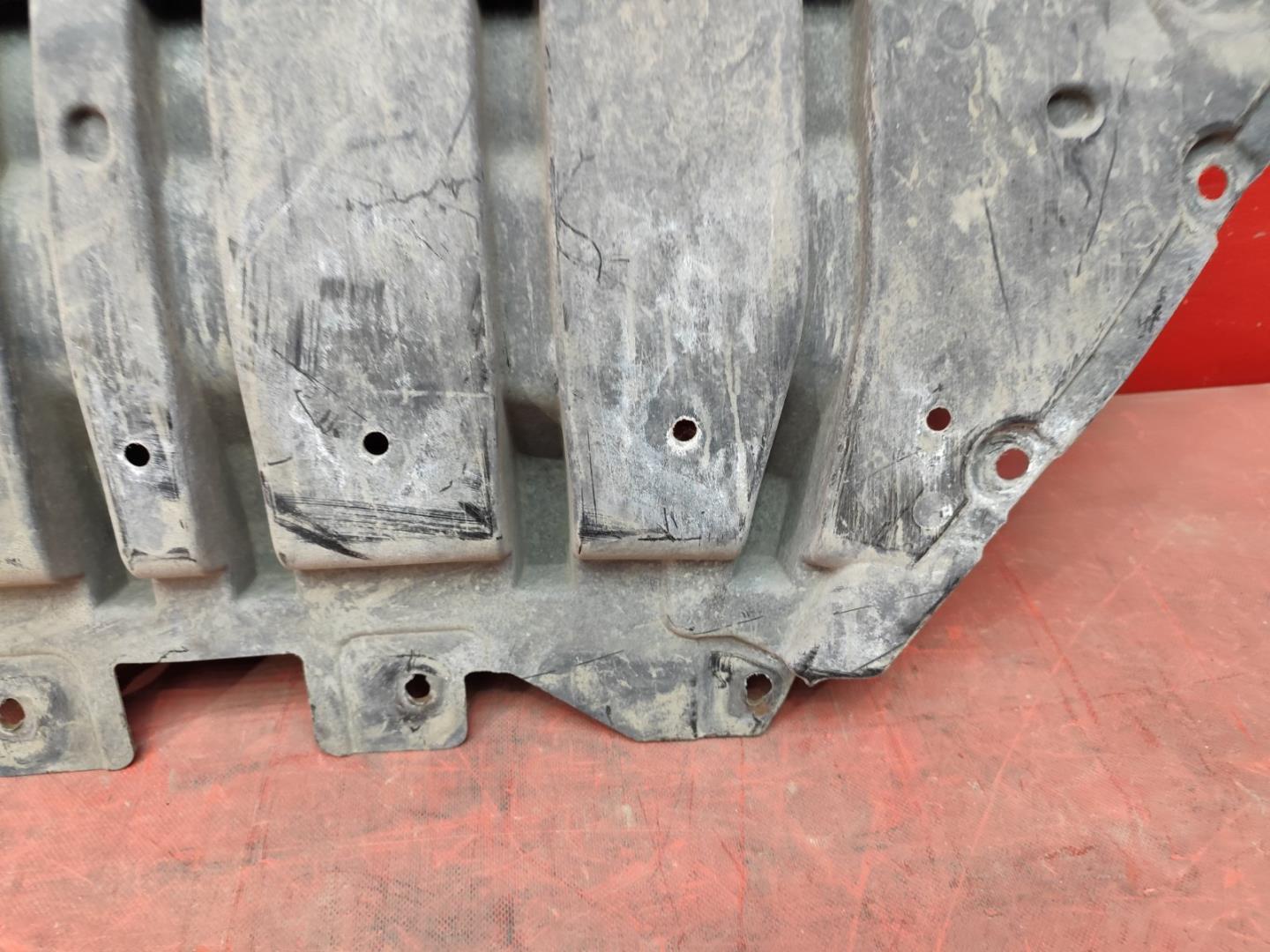 Пыльник переднего бампера