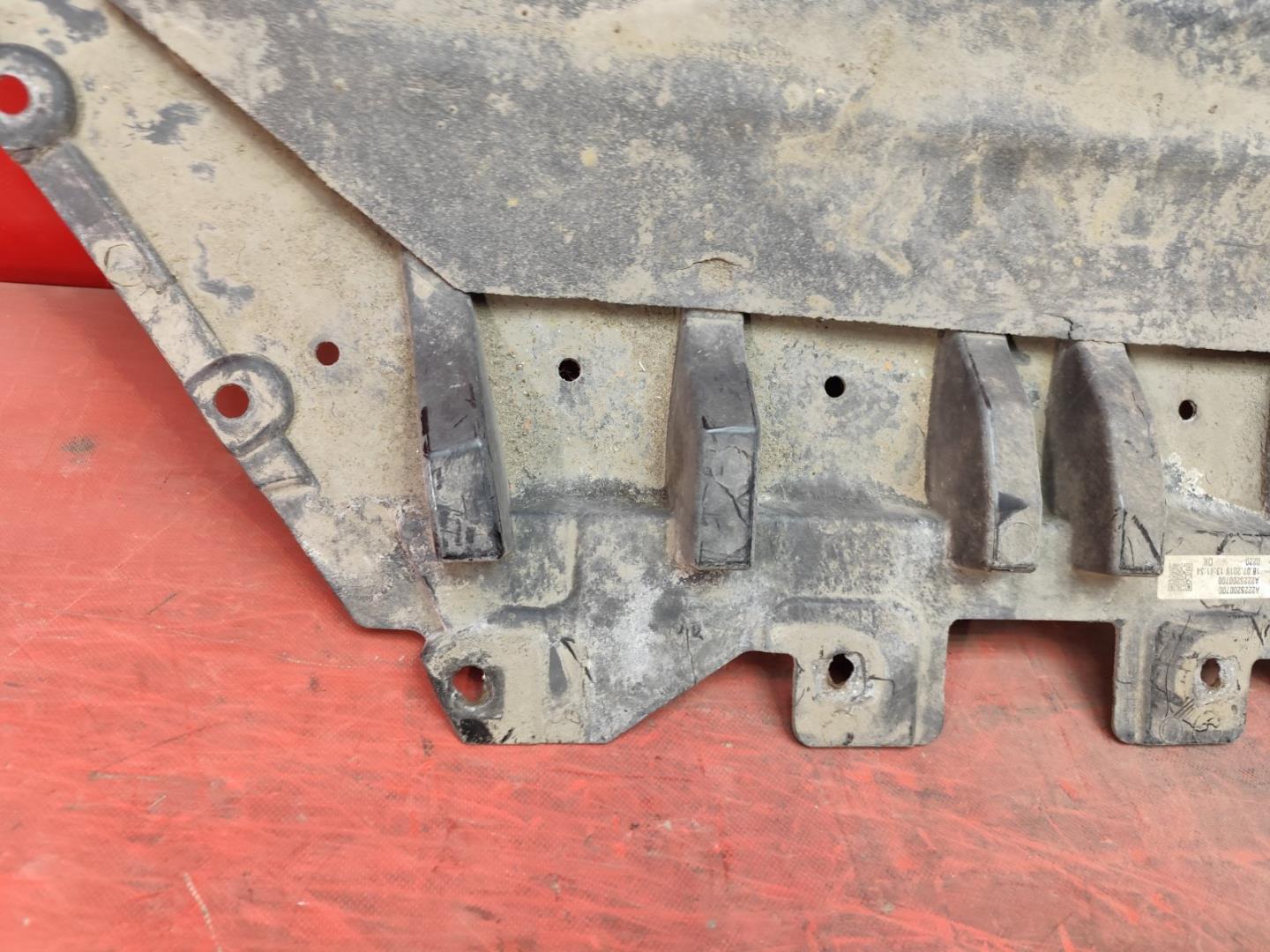 Пыльник переднего бампера