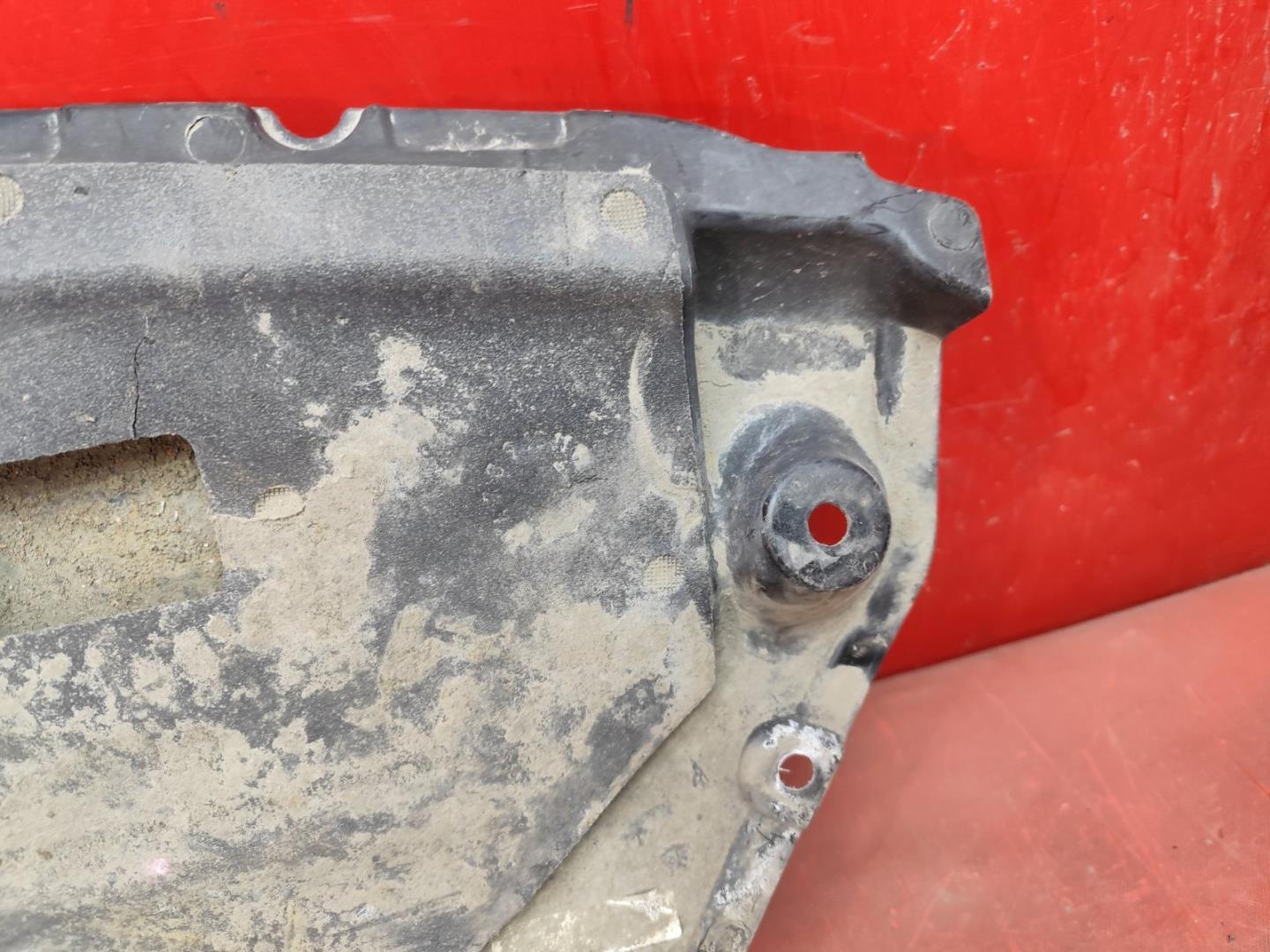 Пыльник переднего бампера