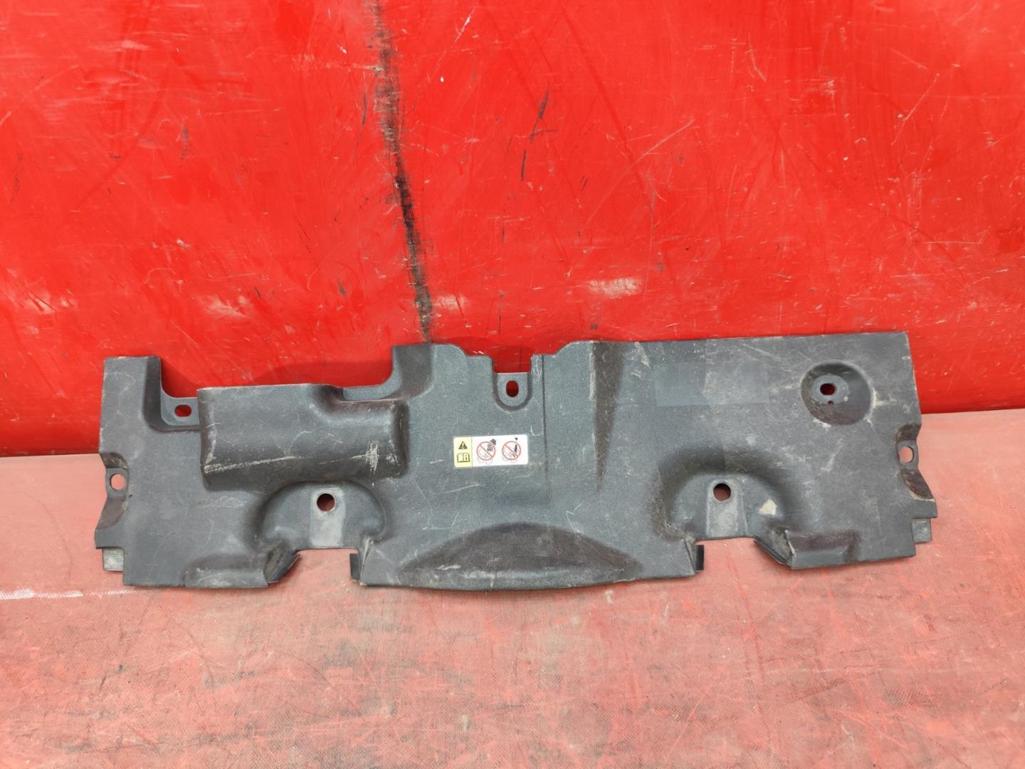 Кожух замка капота