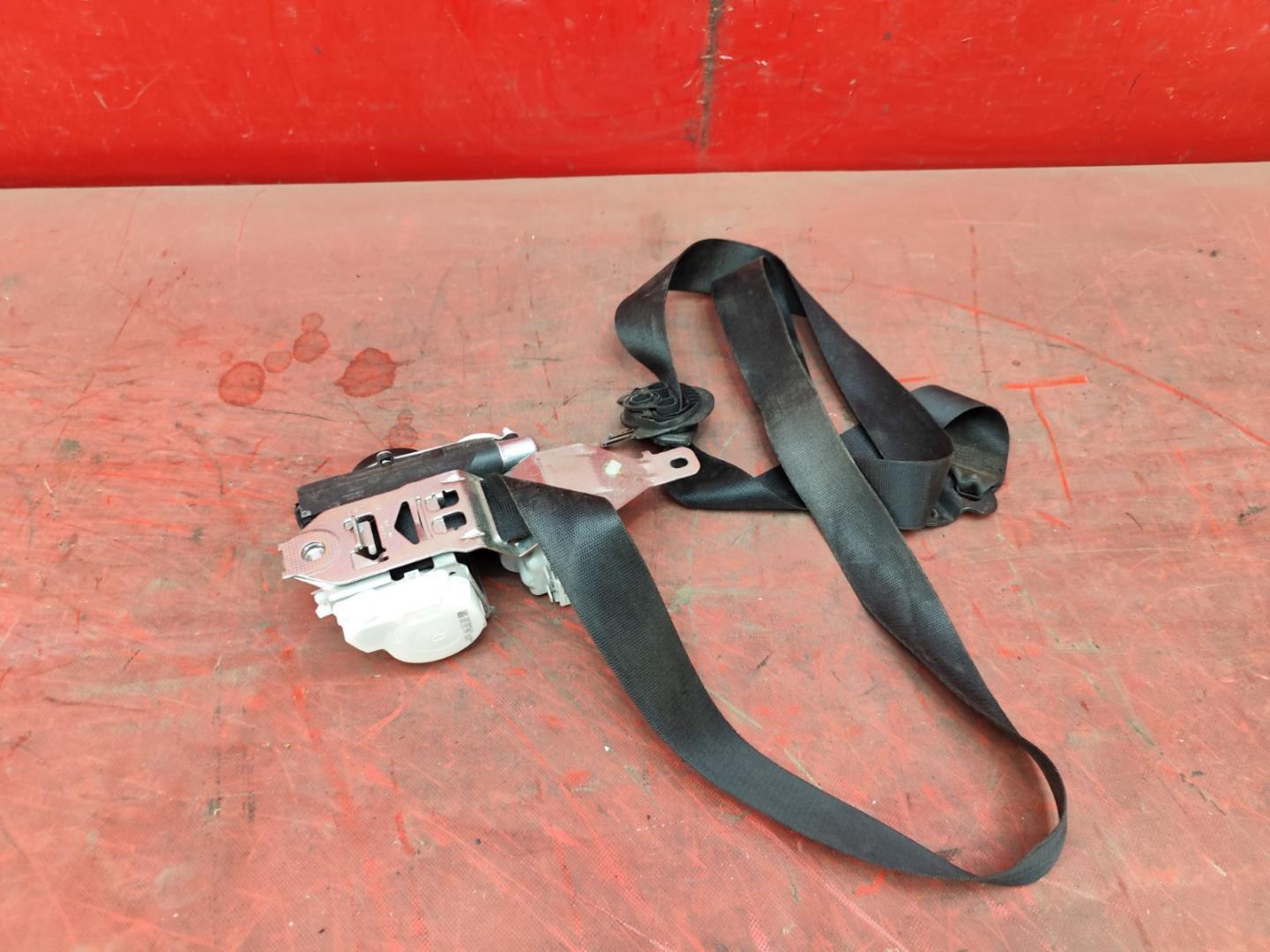 Ремень безопасности